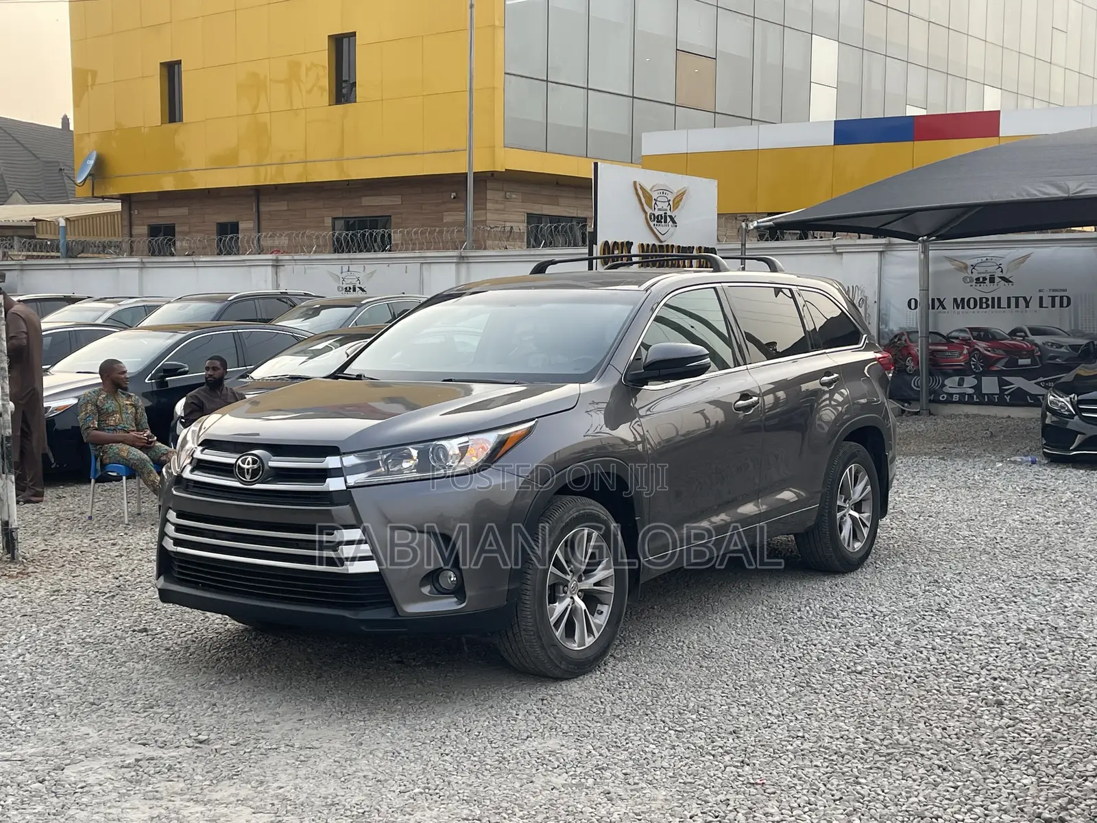 Toyota Highlander LE 4dr SUV AWD (3.5L 6cyl 6A) 2014 Gray