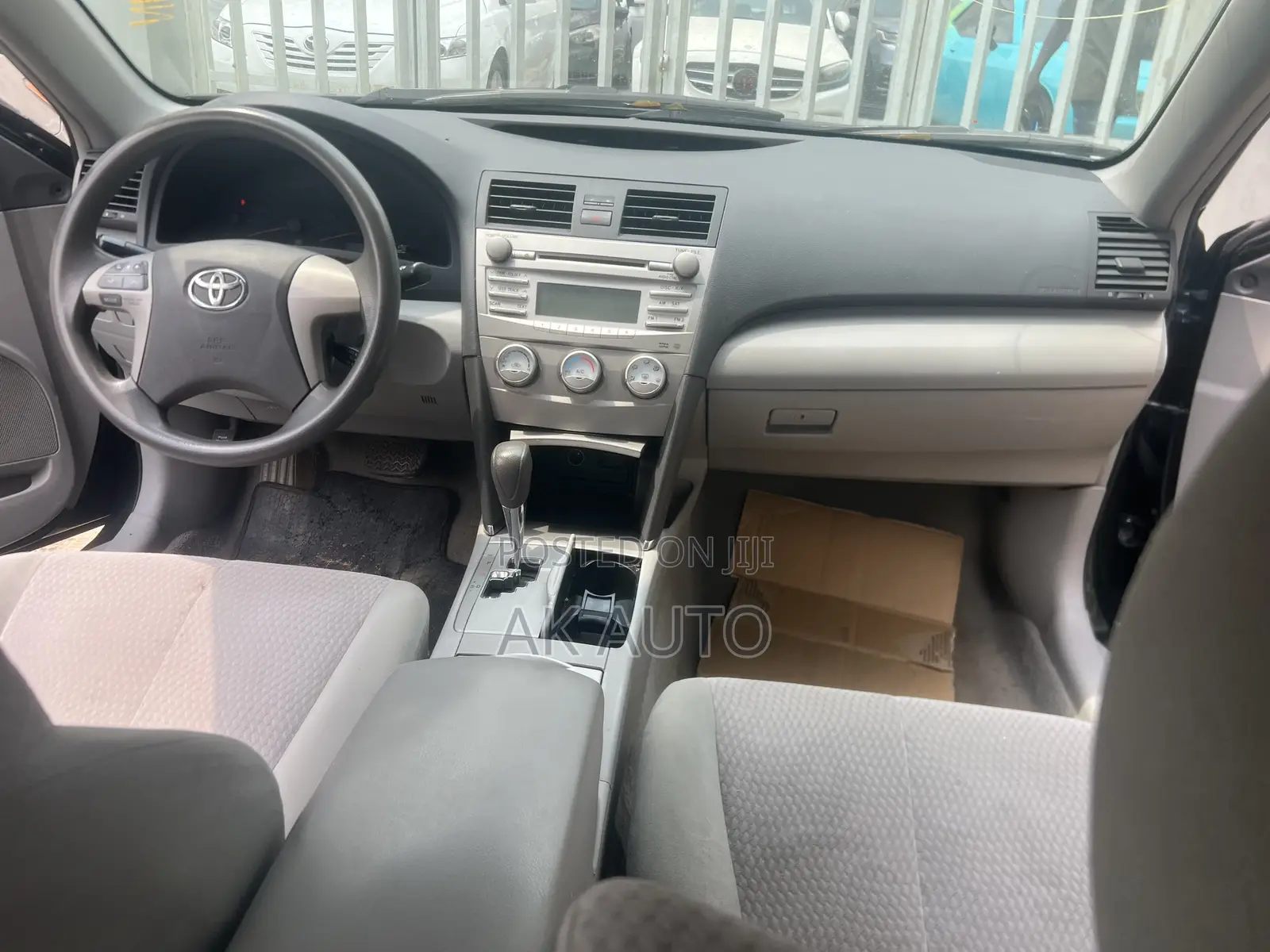 Toyota Camry LE 4dr Sedan (2.5L 4cyl 6AM) 2010