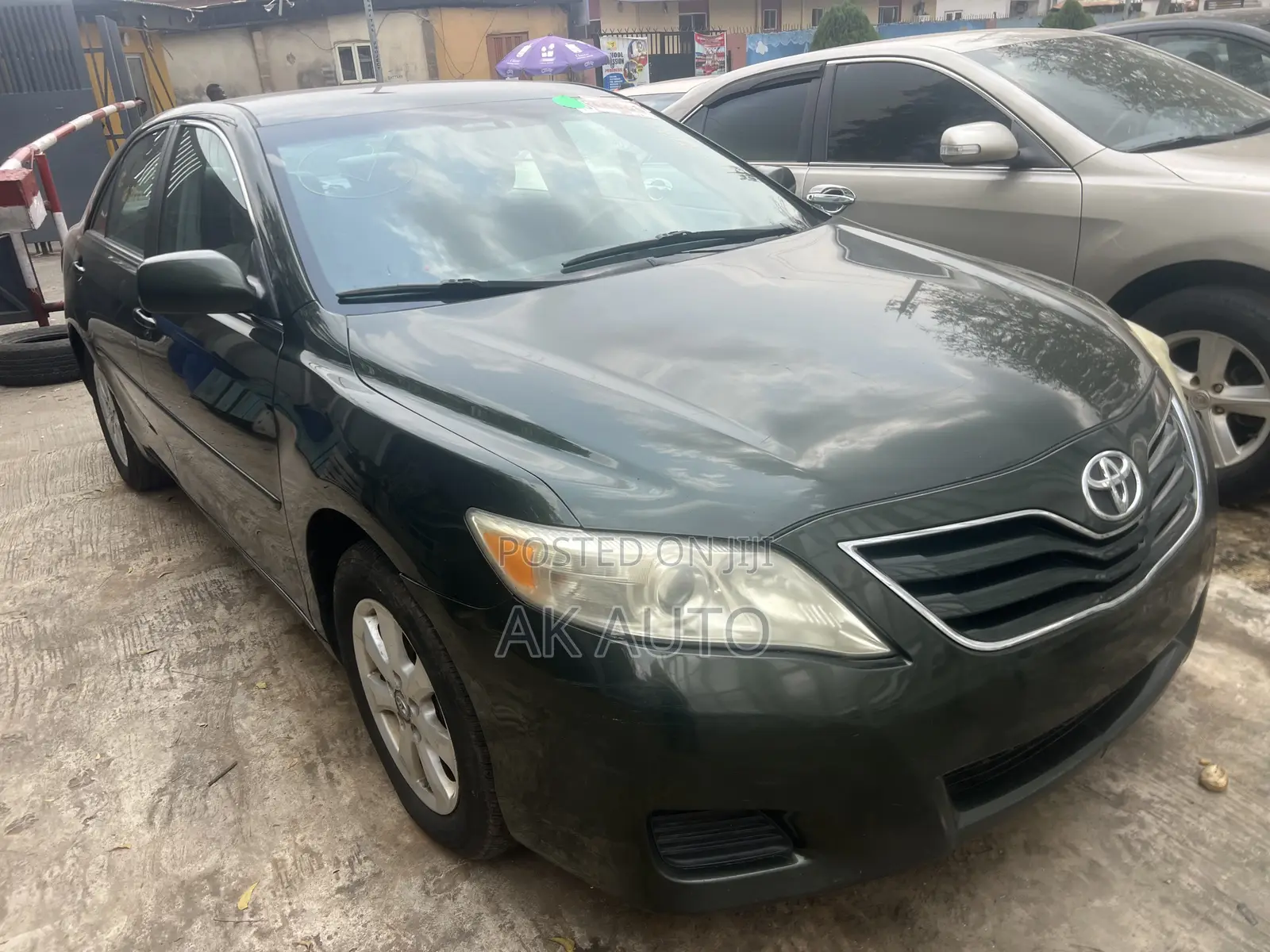Toyota Camry LE 4dr Sedan (2.5L 4cyl 6AM) 2010