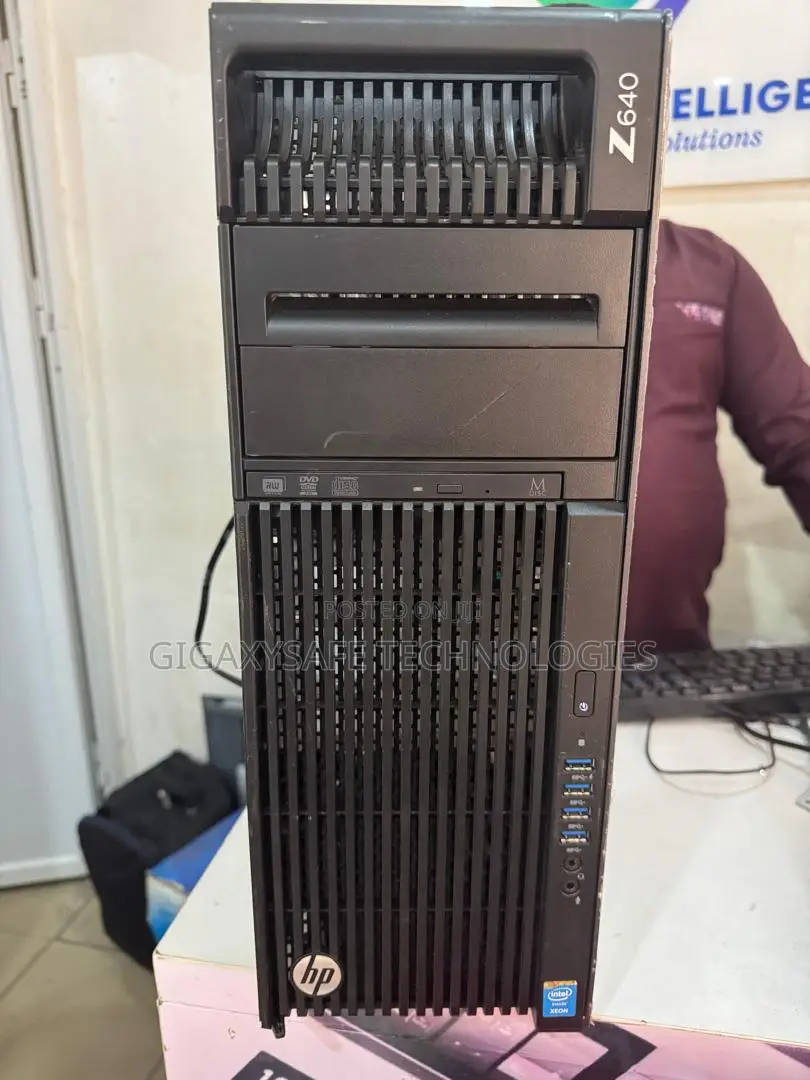 Desktop Computer HP Z640 32GB Intel Xeon SSD 512GB