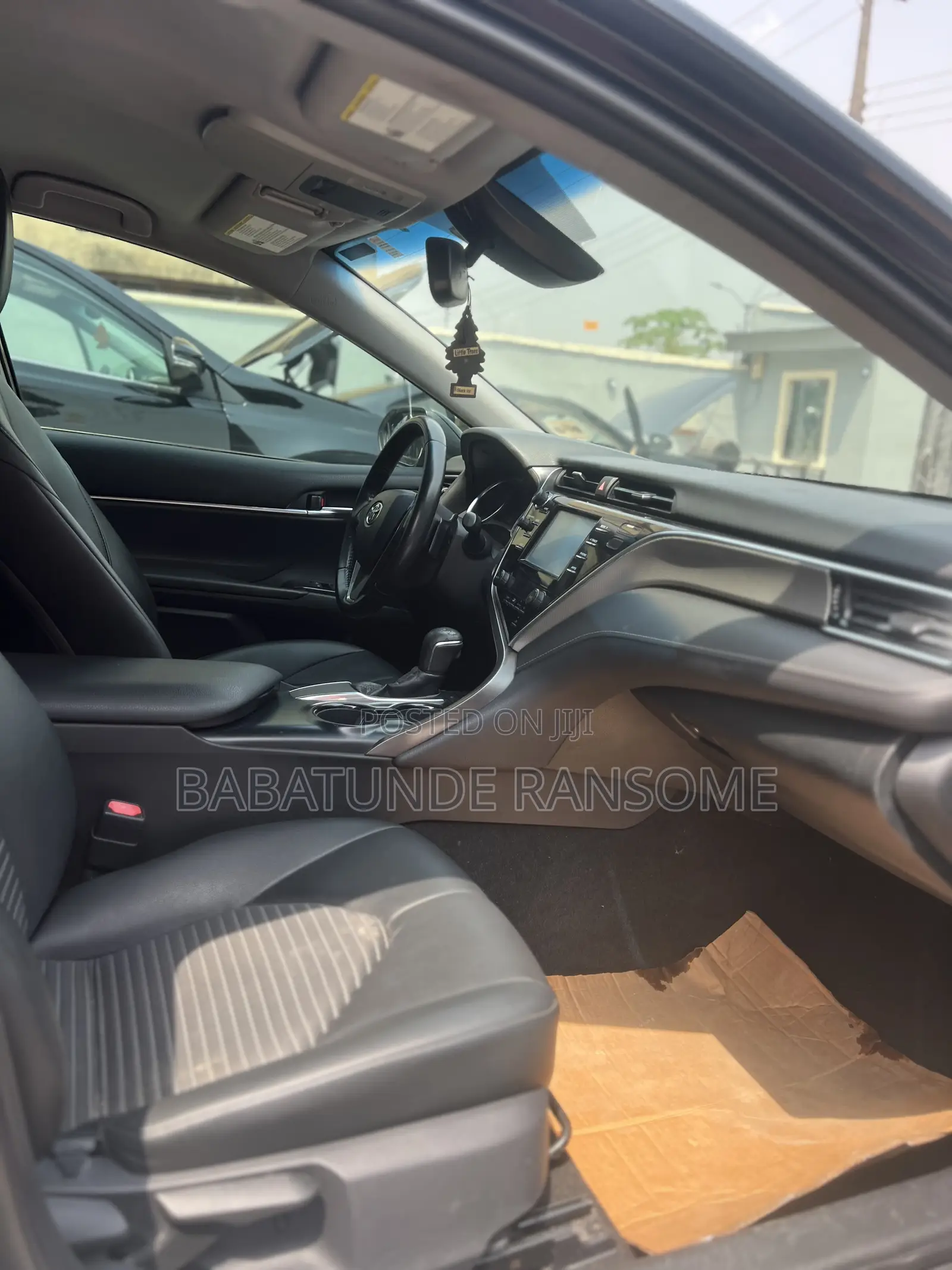 Toyota Camry SE FWD (2.5L 4cyl 8AM) 2018 Black