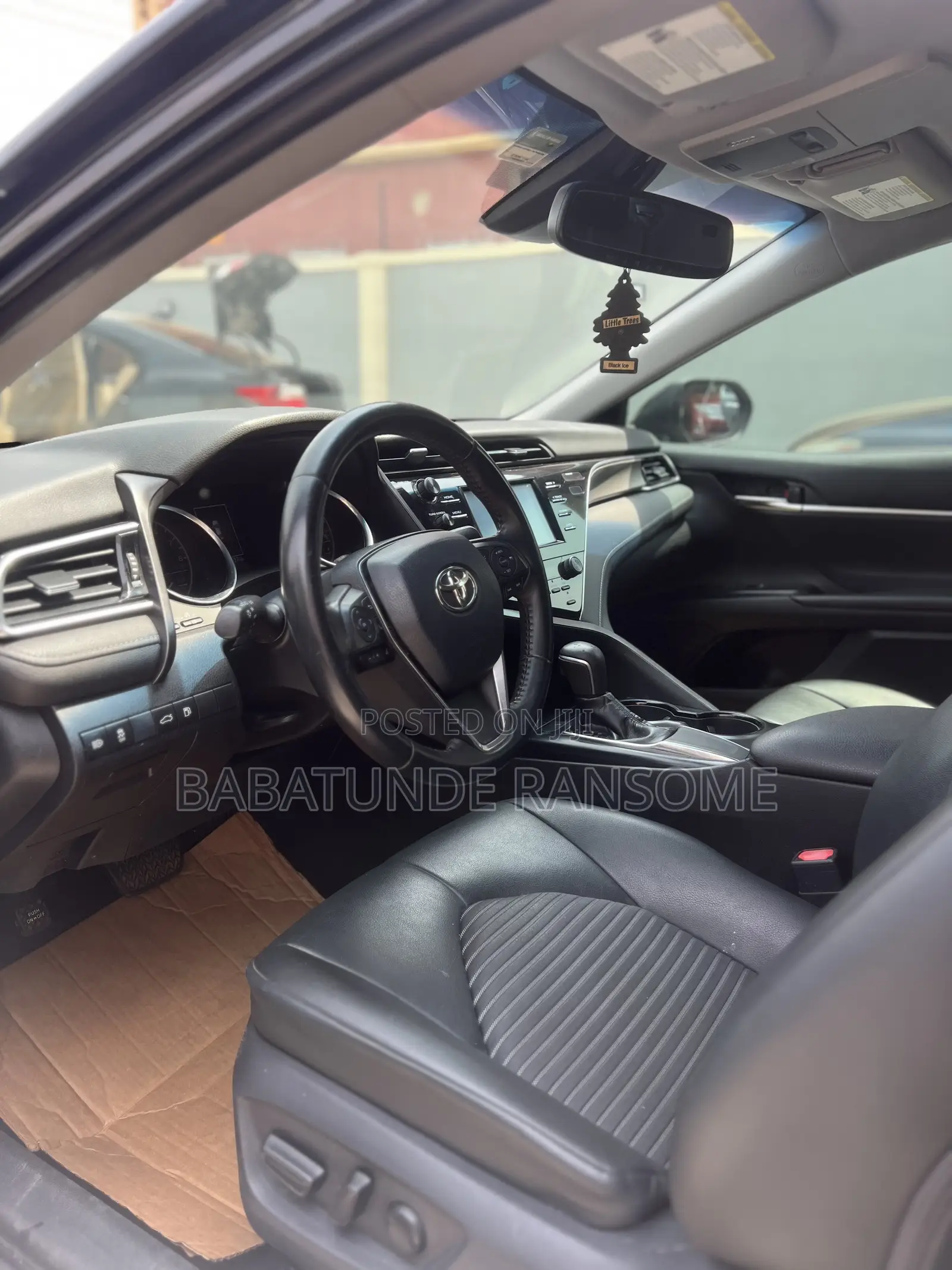 Toyota Camry SE FWD (2.5L 4cyl 8AM) 2018 Black