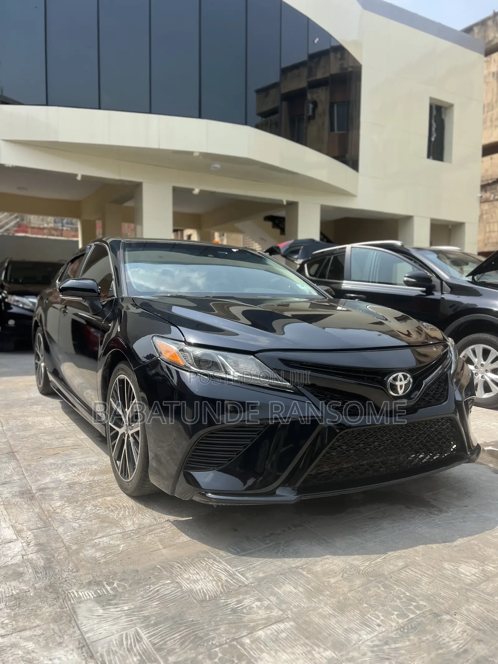 Toyota Camry SE FWD (2.5L 4cyl 8AM) 2018 Black