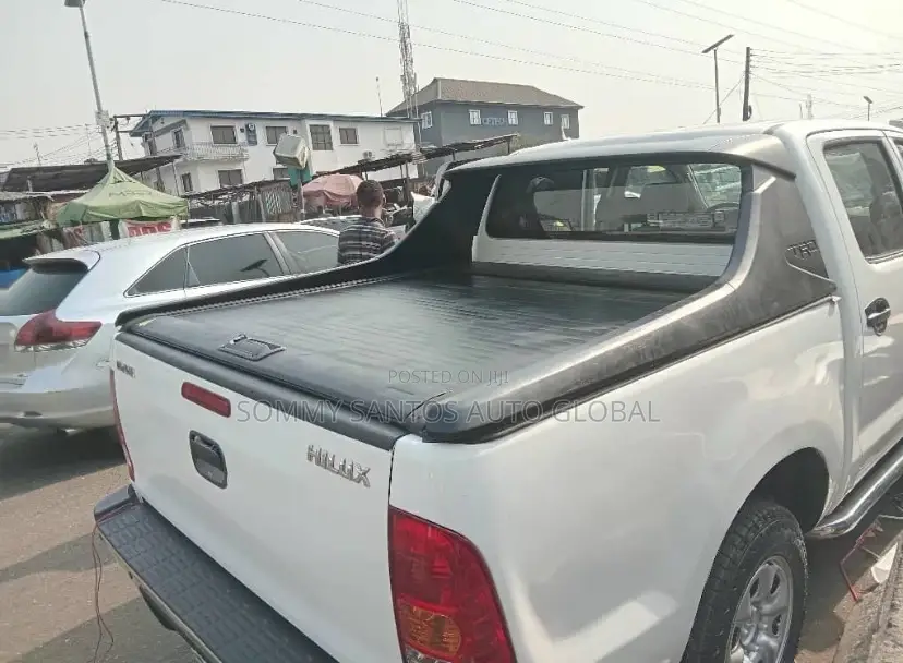 Manual Rolling Booth Cover for Toyota Hilux 2010 2011 2012 Available
