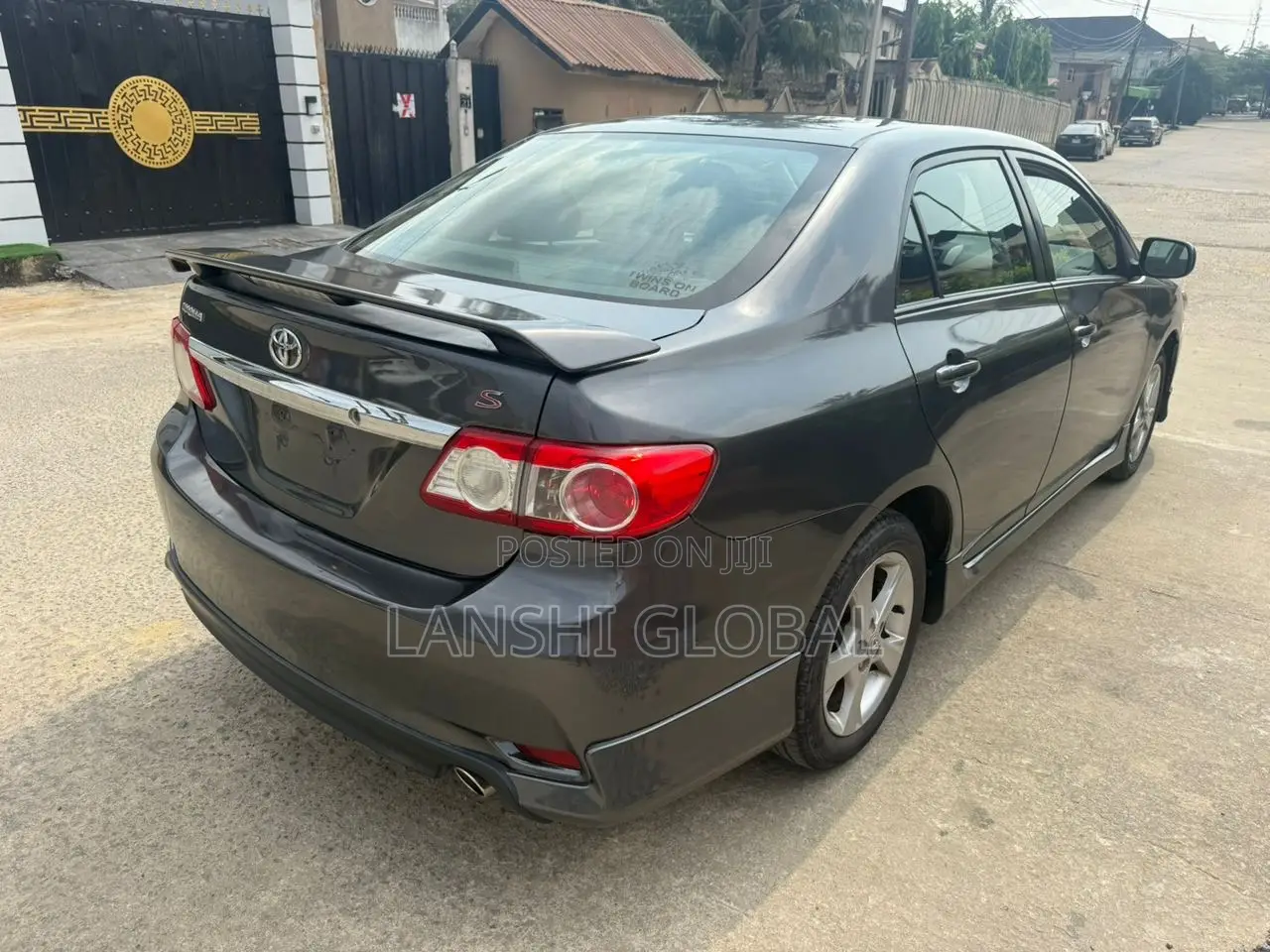Toyota Corolla S 5-Speed 2013 Gray