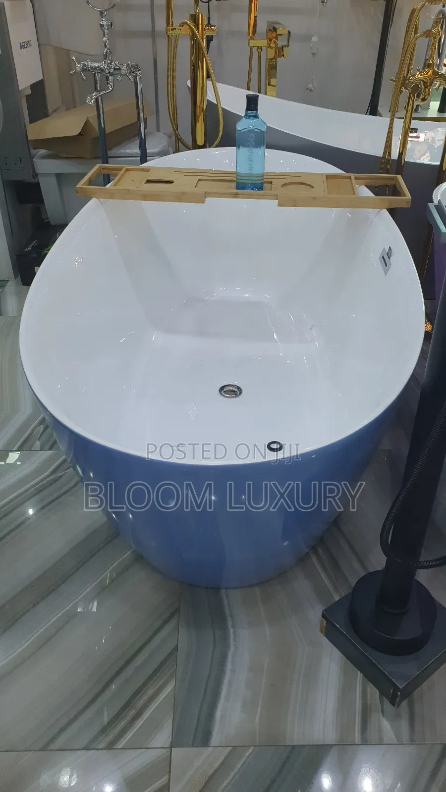 Blue+White Acrylic Freestand Bathtub