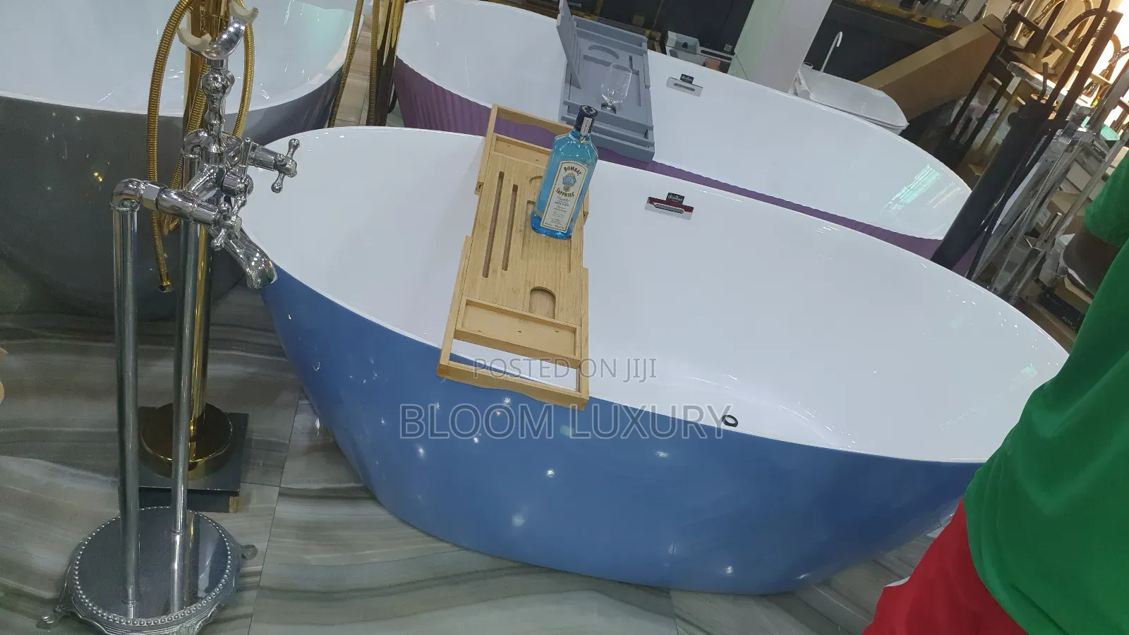 Blue+White Acrylic Freestand Bathtub