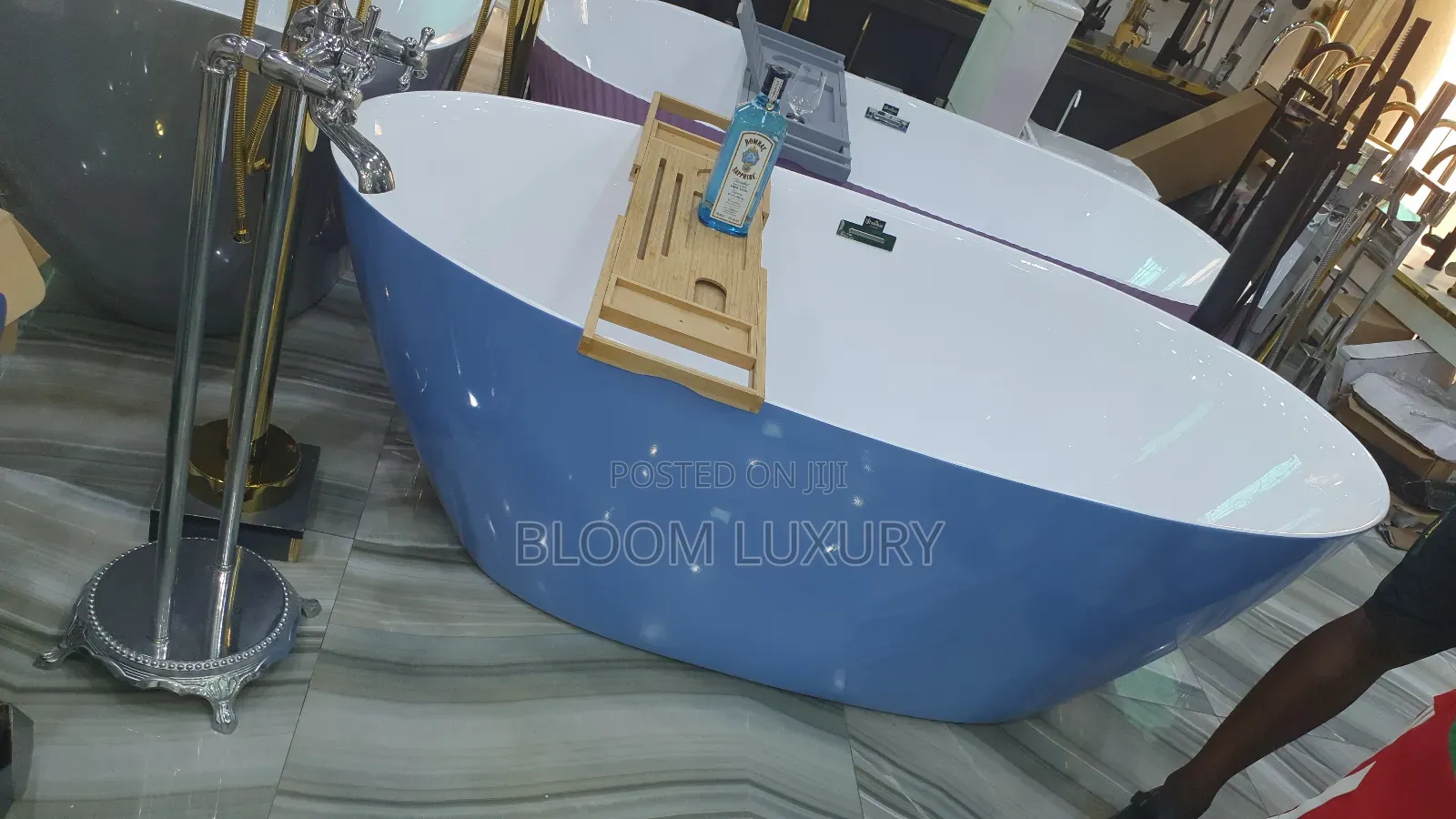 Blue+White Acrylic Freestand Bathtub