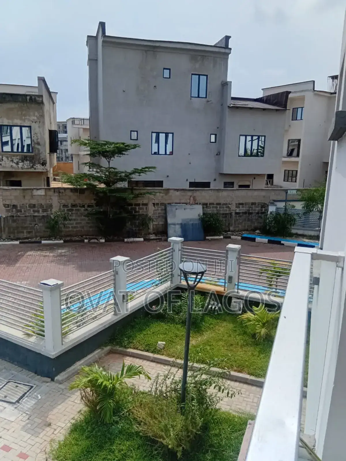 5bdrm House in Lekki Phase 1 Off for rent