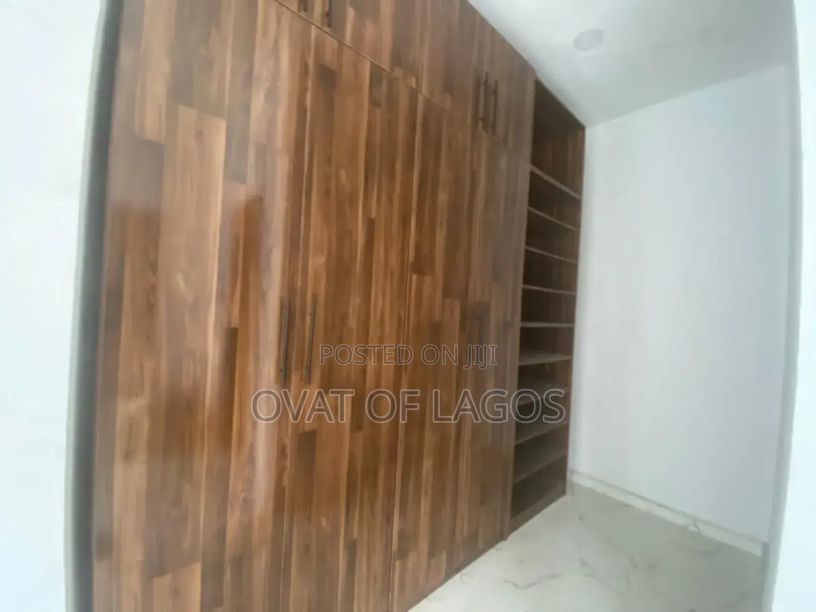 4bdrm Duplex in Chevron for rent