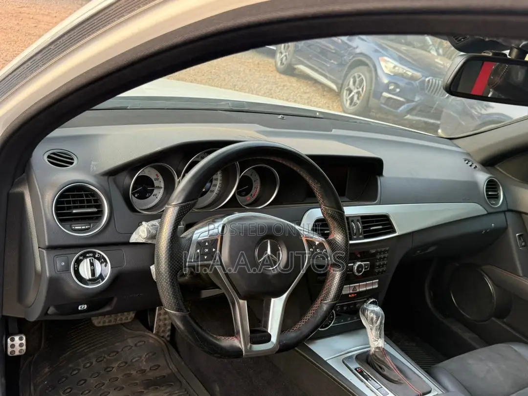 Mercedes-Benz C300 Sport 4Matic Sedan AWD (3.5L 6cyl 7A) 2014 White