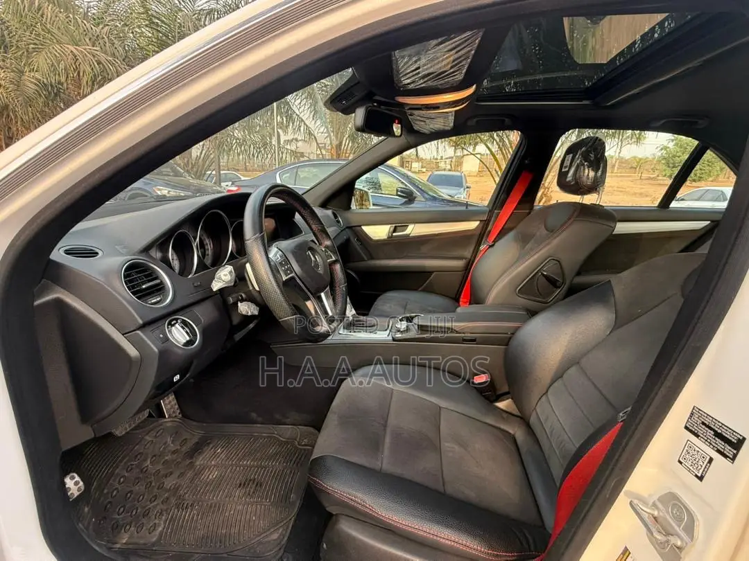 Mercedes-Benz C300 Sport 4Matic Sedan AWD (3.5L 6cyl 7A) 2014 White