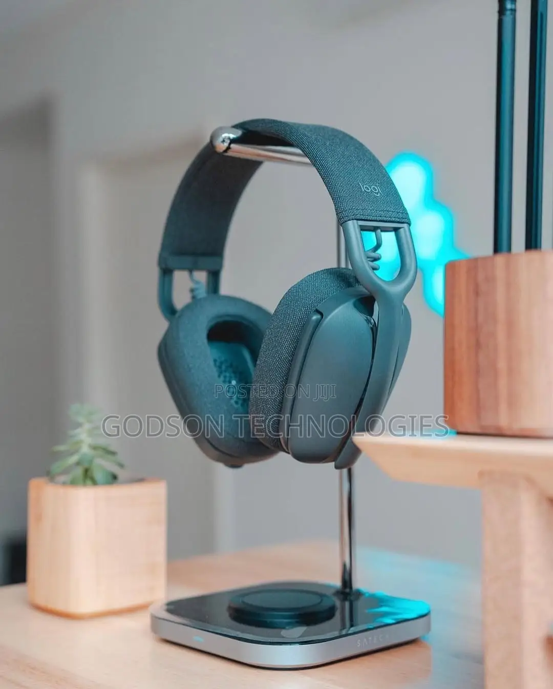 Logitech Zone Vibe 100 Wireless Headset With Noise Cancelling Mic