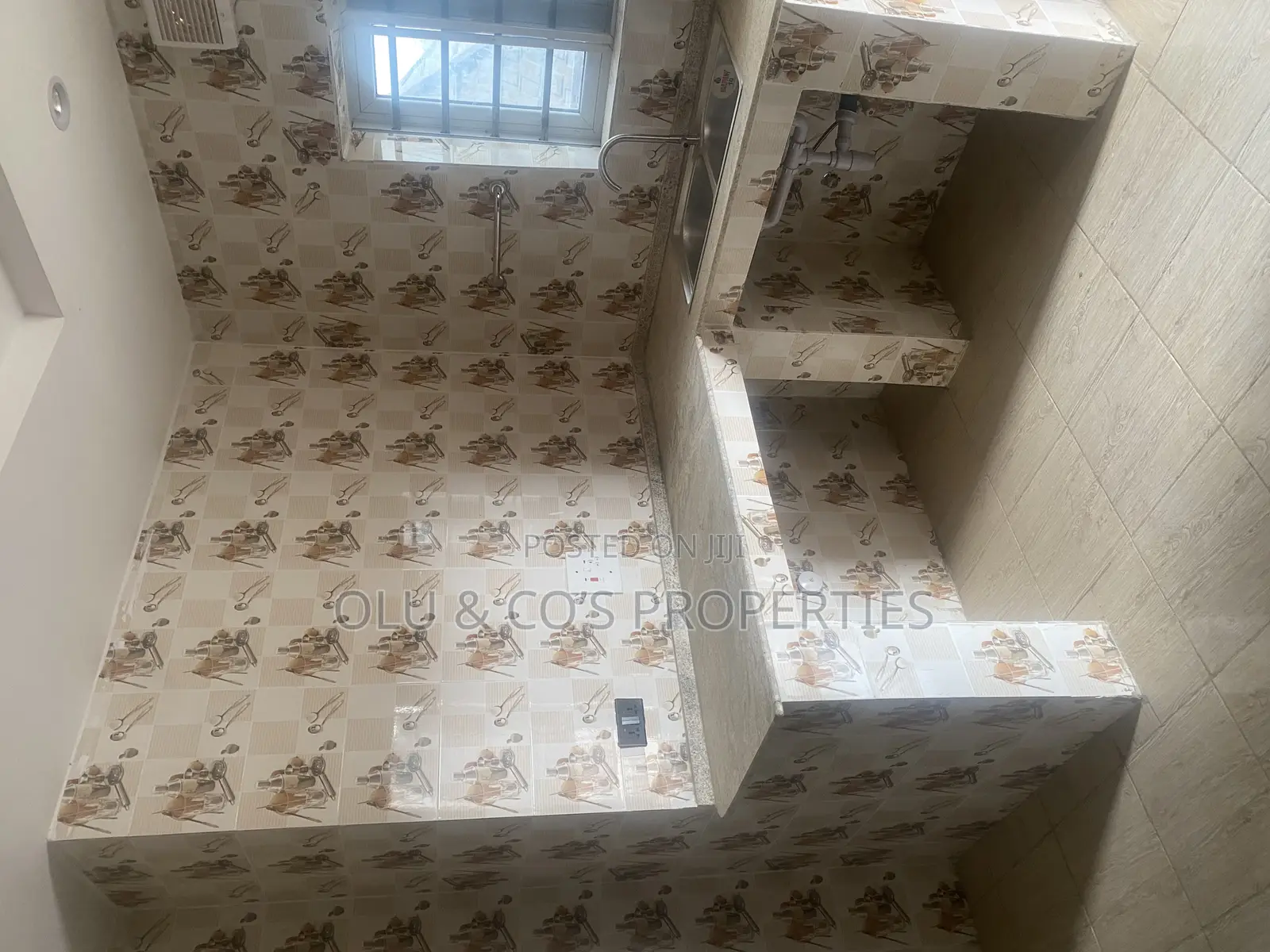 2bdrm Block of Flats in Residential, Gaduwa for rent