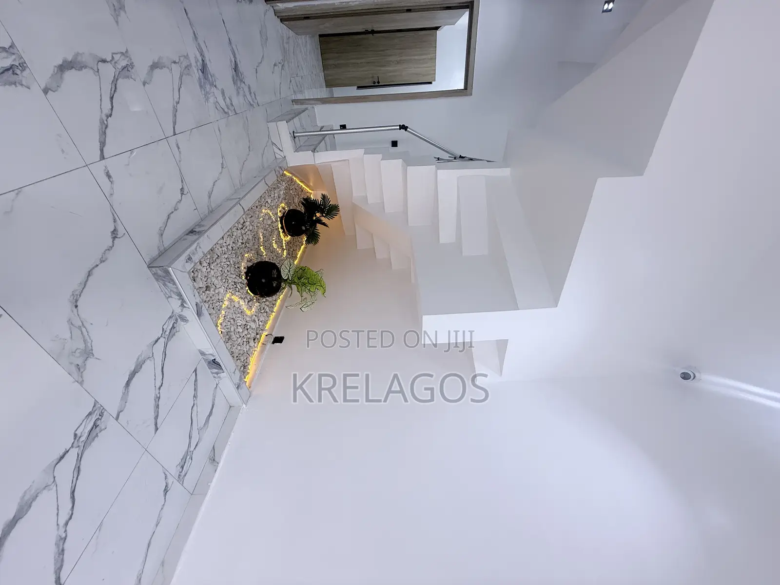 4bdrm Duplex in Orchid, Chevron for sale