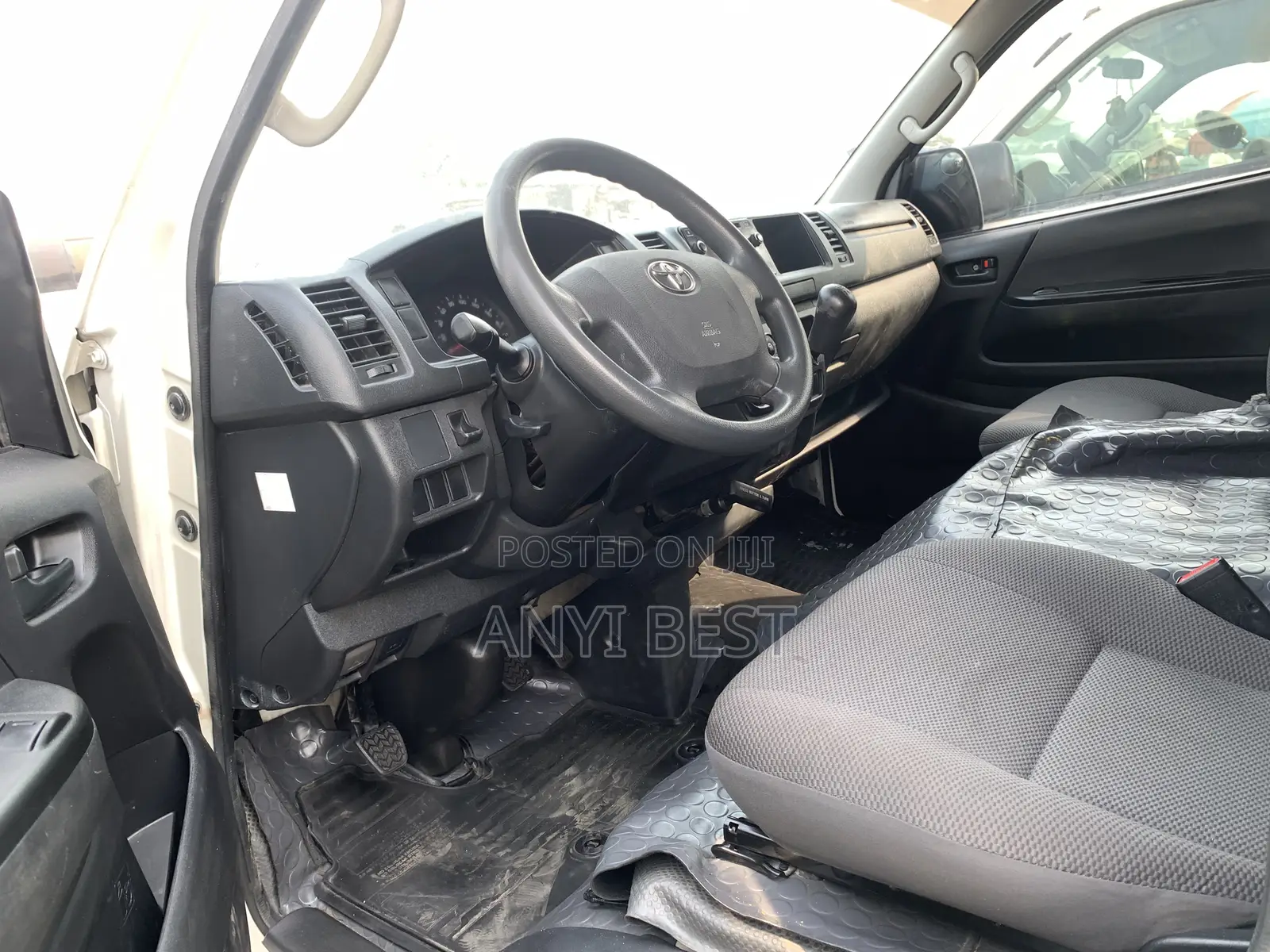 Toyota HiAce 2017 White
