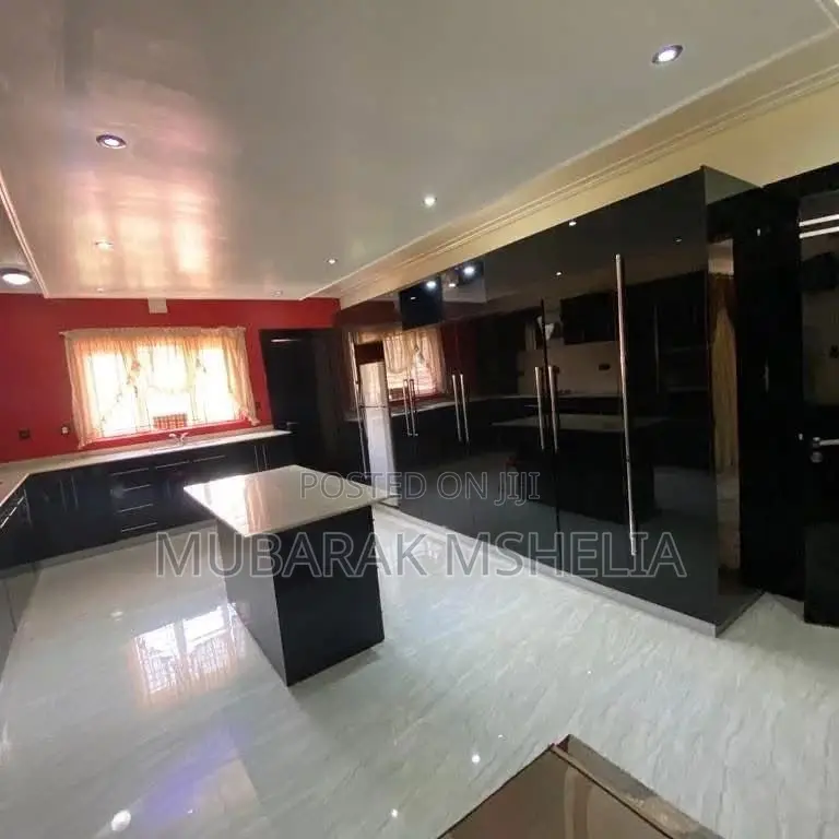 8bdrm Mansion in Guzape District for sale