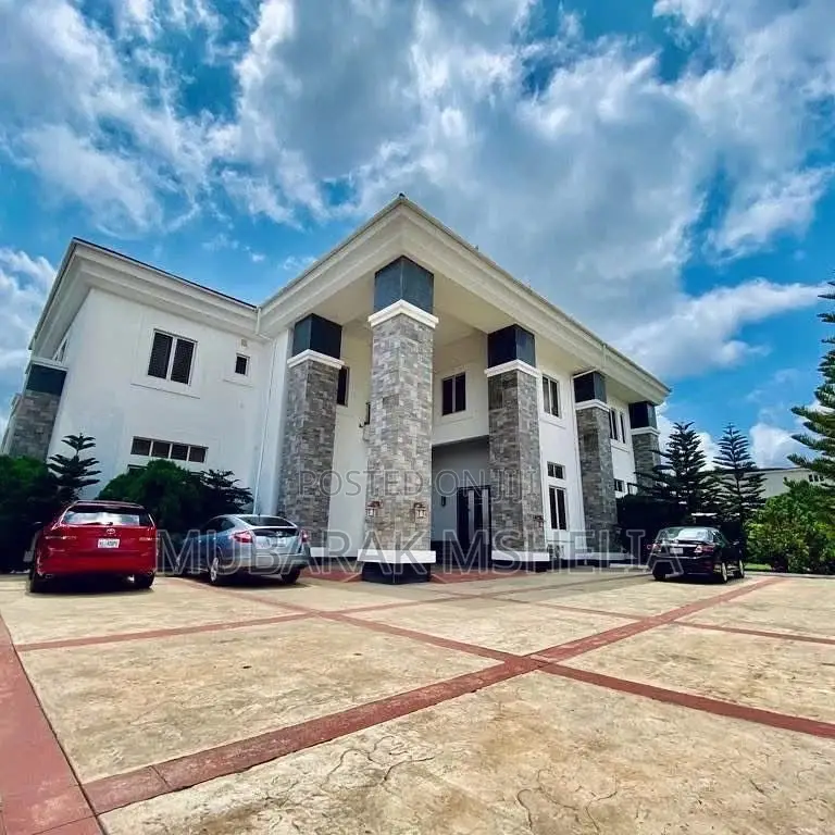 8bdrm Mansion in Guzape District for sale