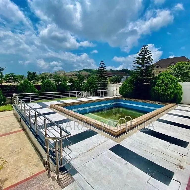 8bdrm Mansion in Guzape District for sale
