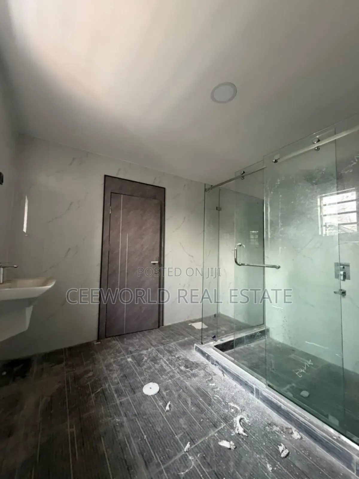 5bdrm Duplex in Aerodrome Gra, Samonda for sale