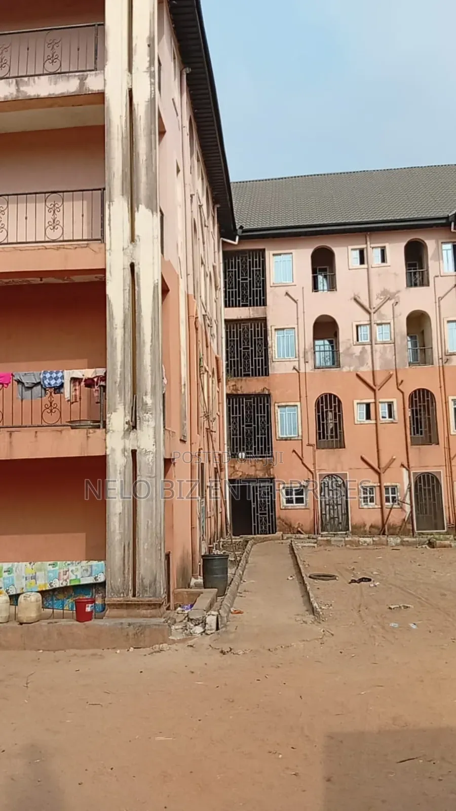 20bdrm Apartment in Owerri for sale