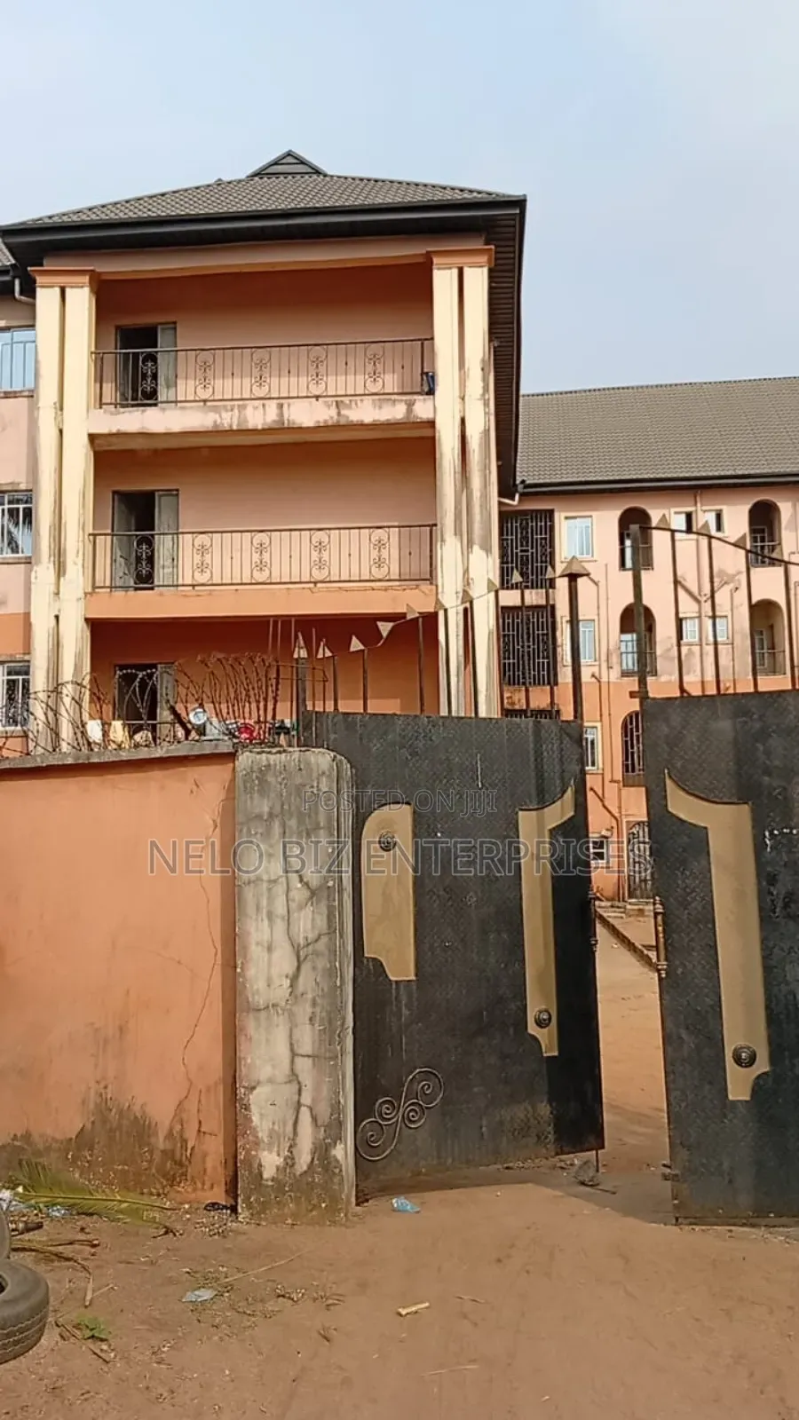 20bdrm Apartment in Owerri for sale