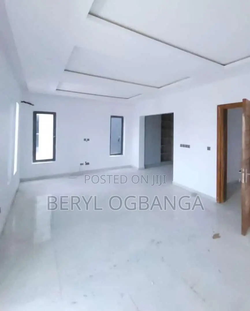 5bdrm Duplex in Ikate for sale