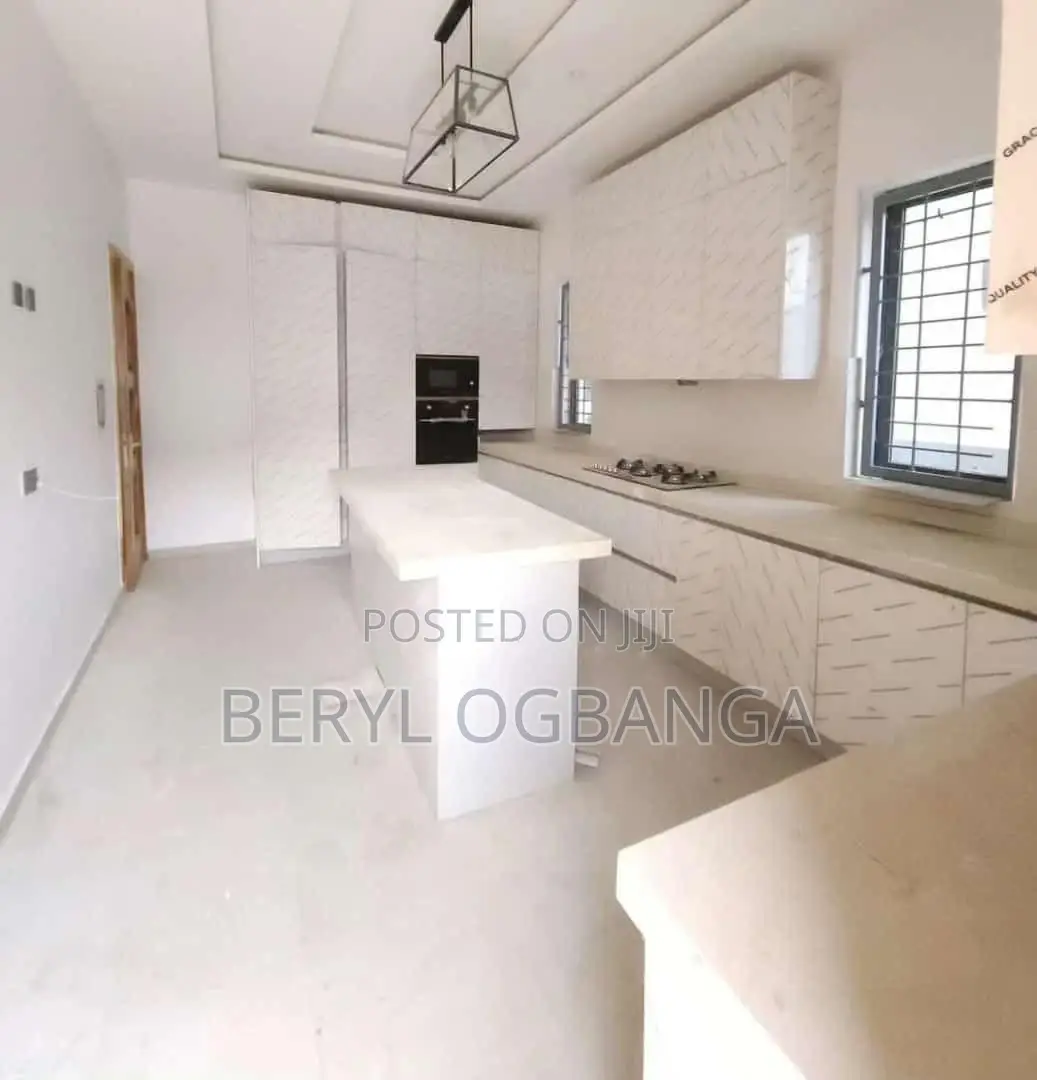 5bdrm Duplex in Ikate for sale