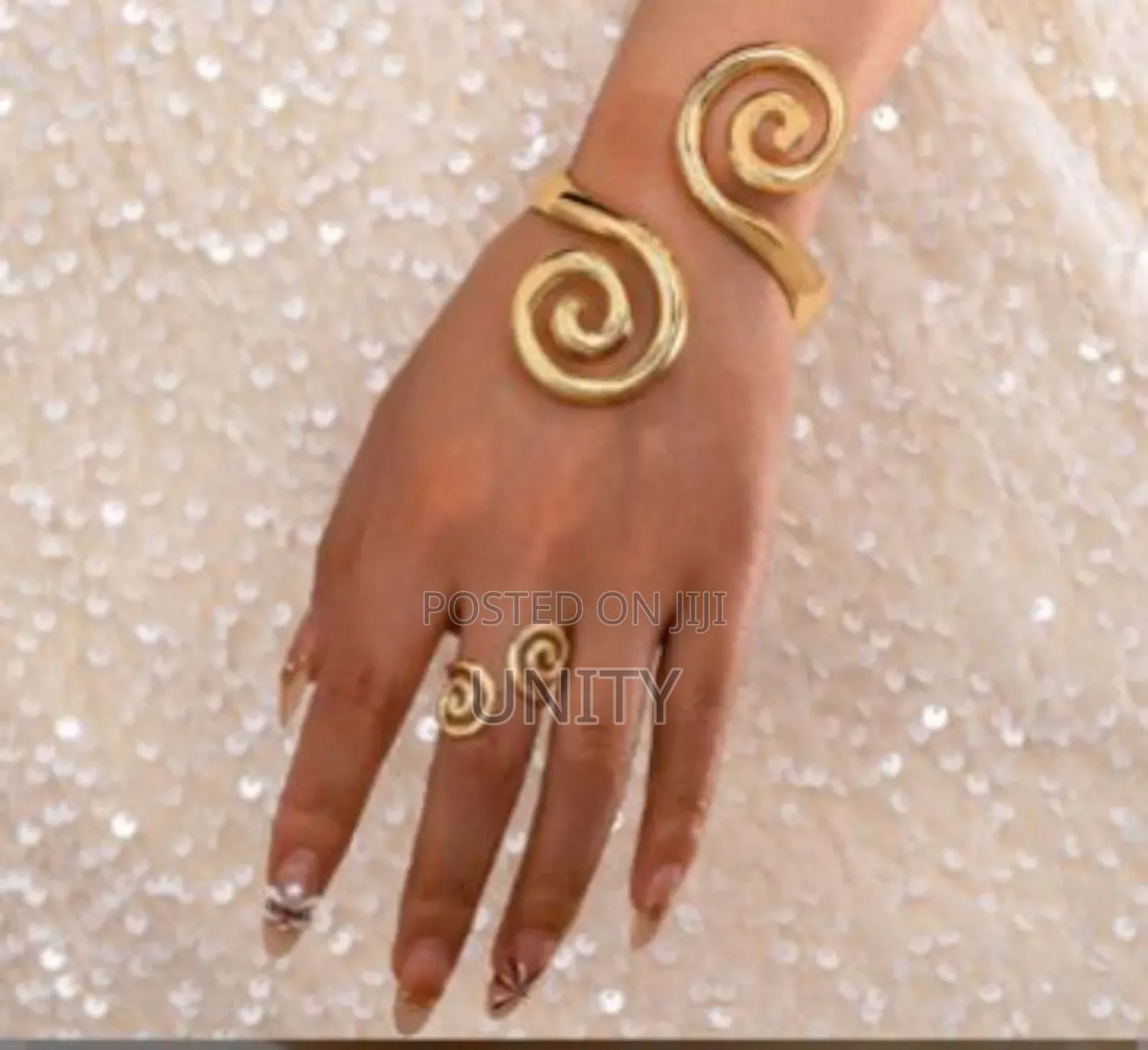 Fashion Bangle With a Ring