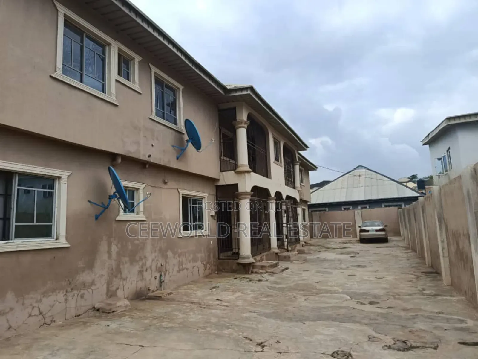 3bdrm Block of Flats in Ologbo Estate for sale