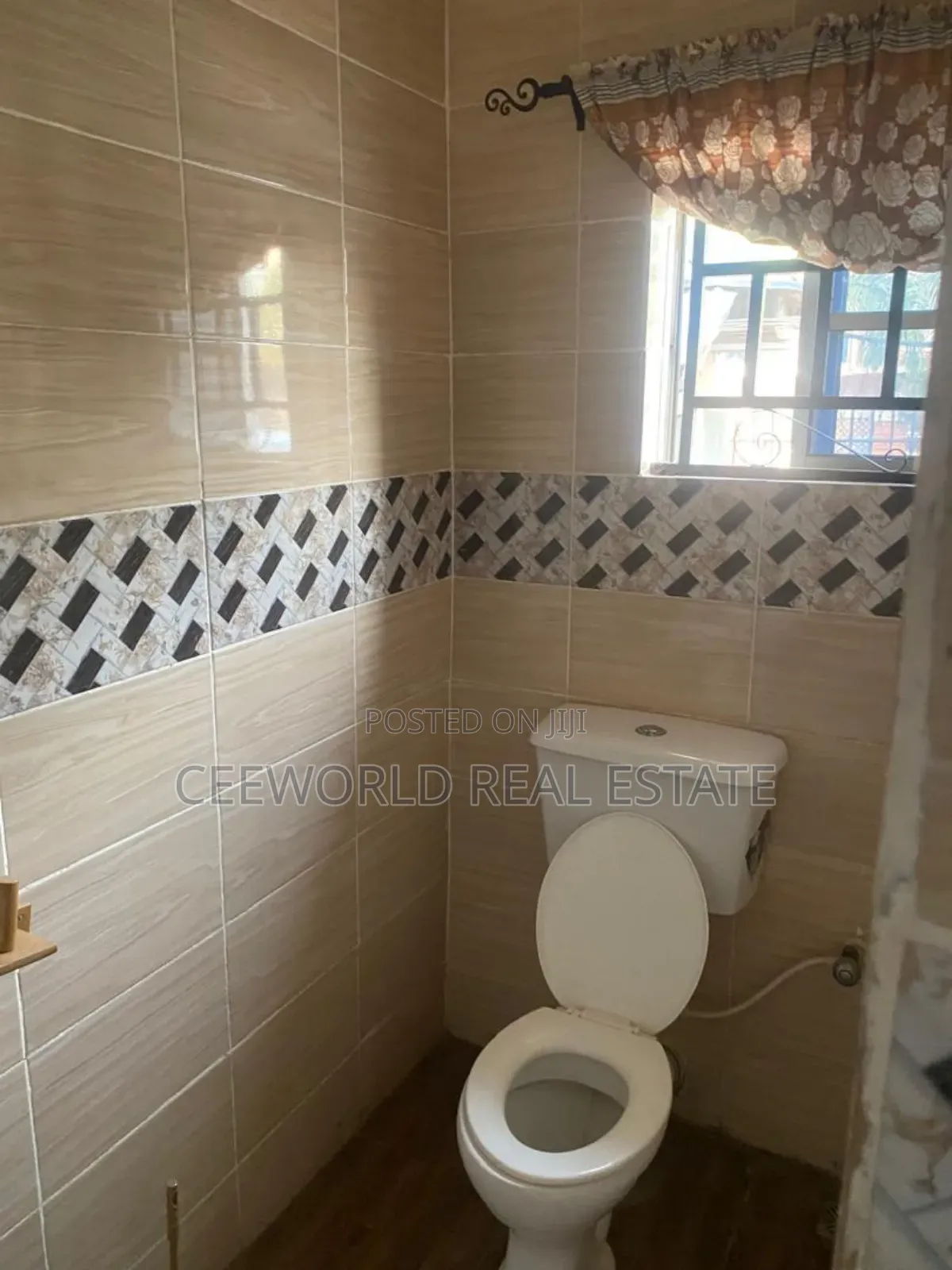 3bdrm Block of Flats in Ologbo Estate for sale