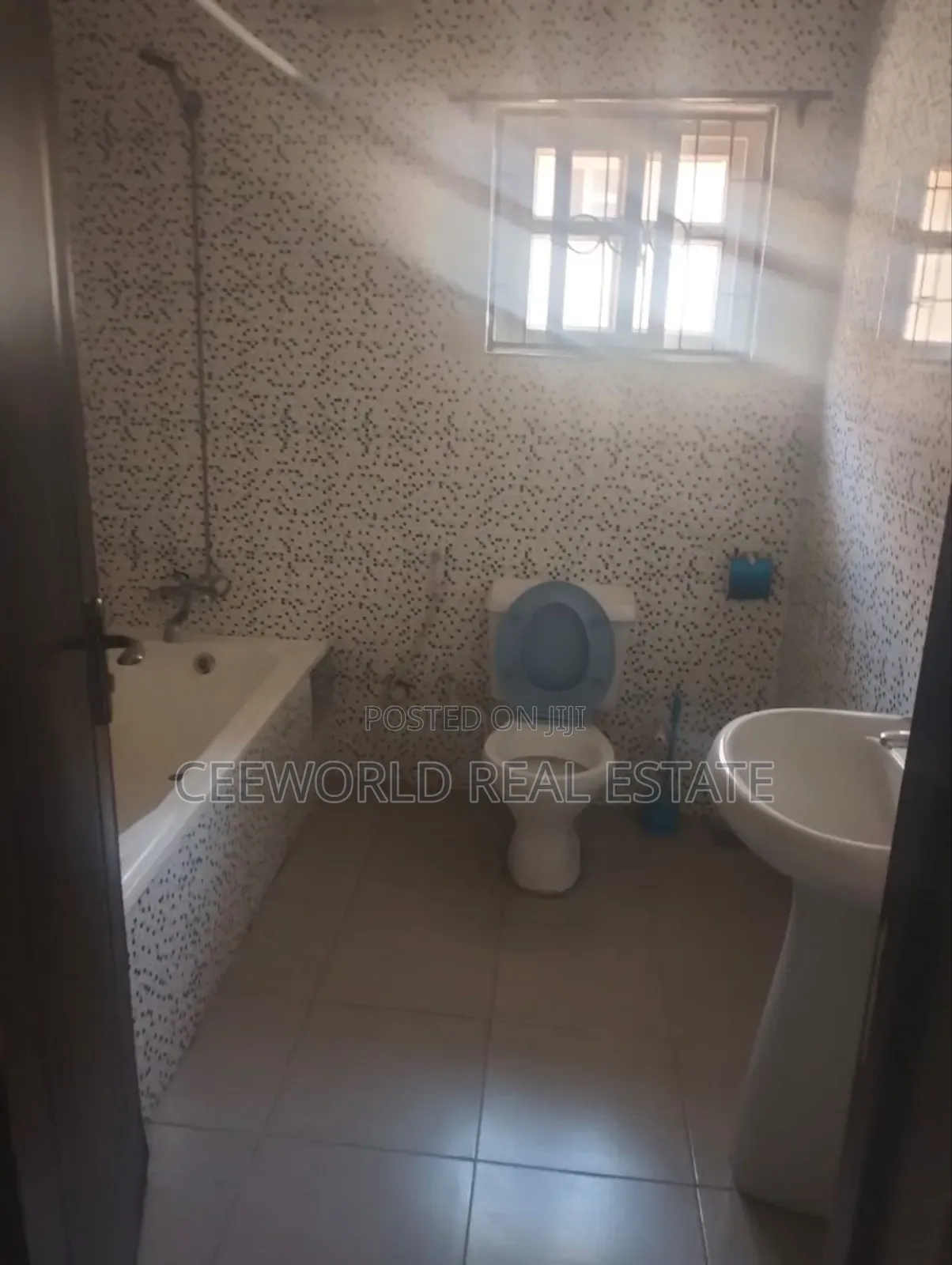 3bdrm Block of Flats in Ologbo Estate for sale