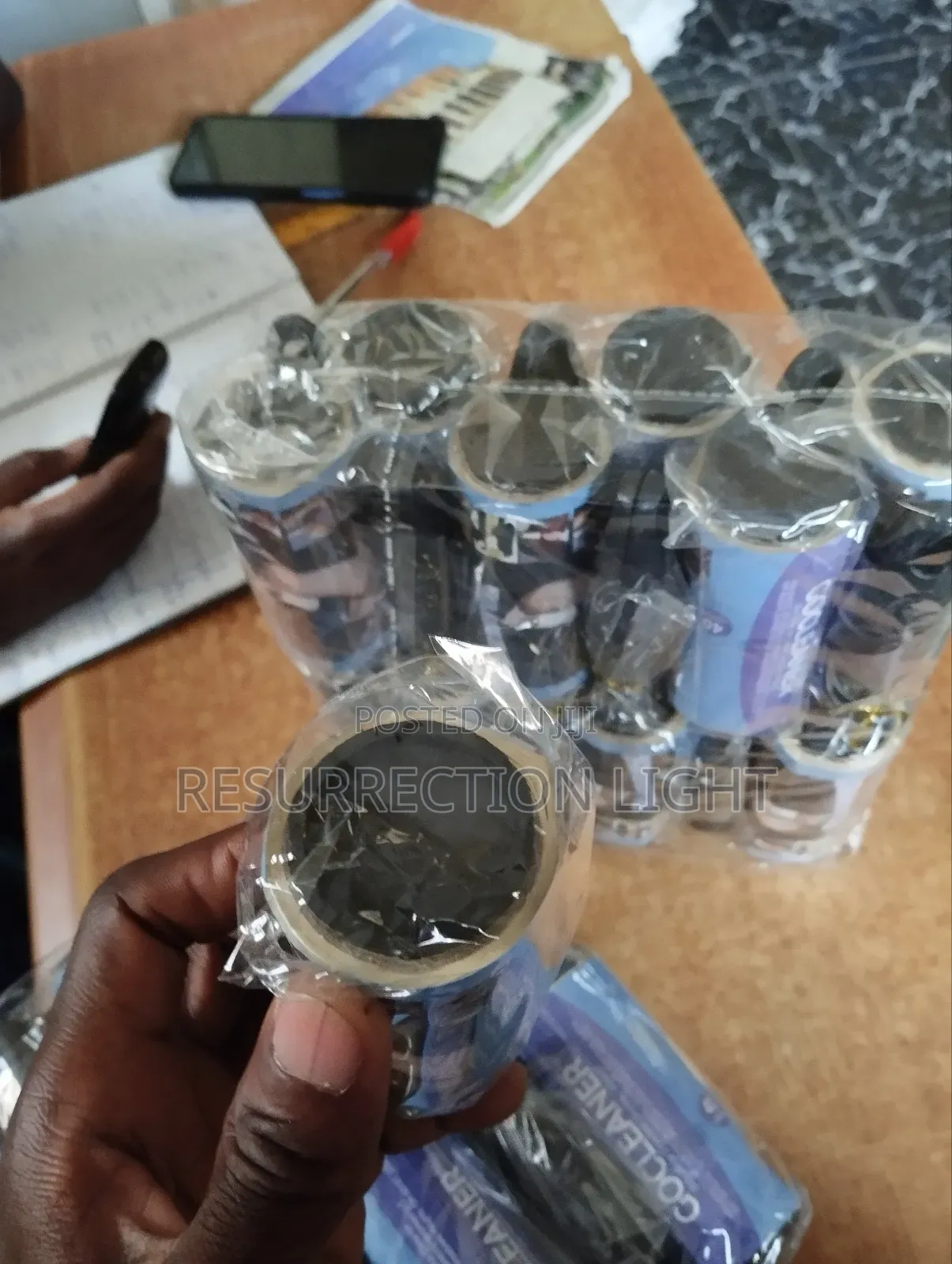 A Pack Of 12 Pieces Lint Remover/Lint Rollers