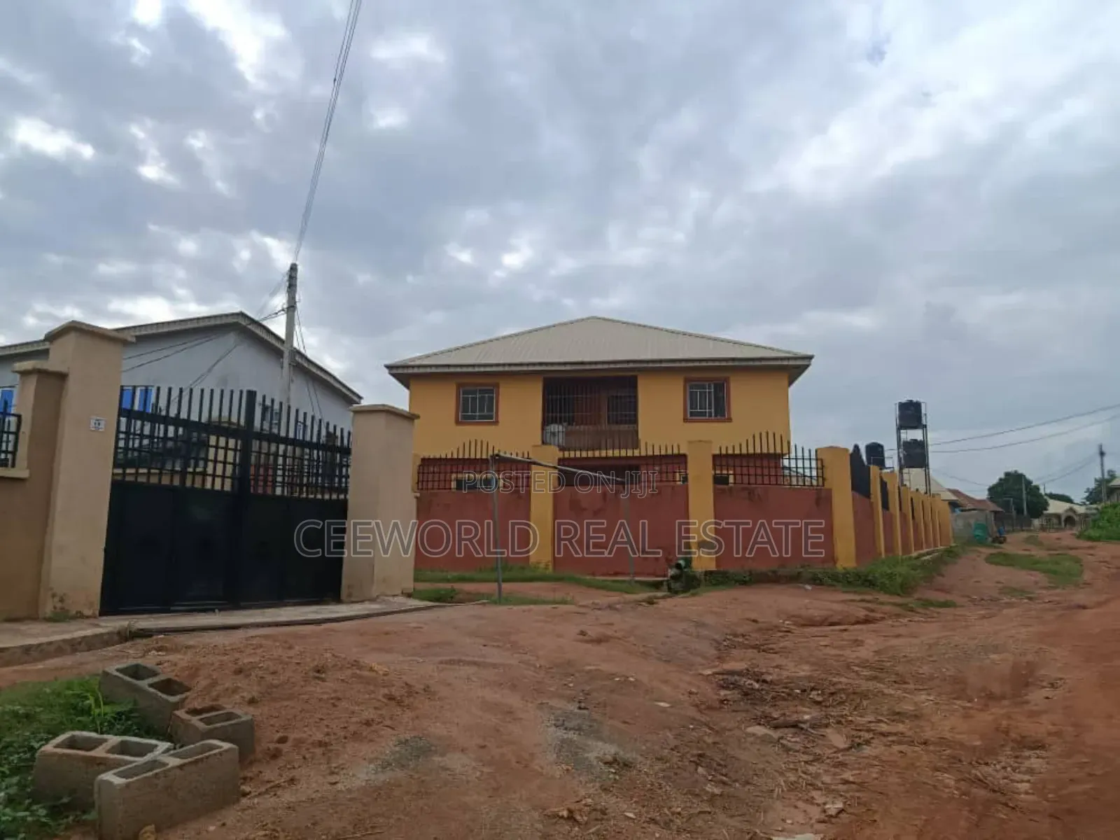 3bdrm Block of Flats in Ologbo Estate for sale