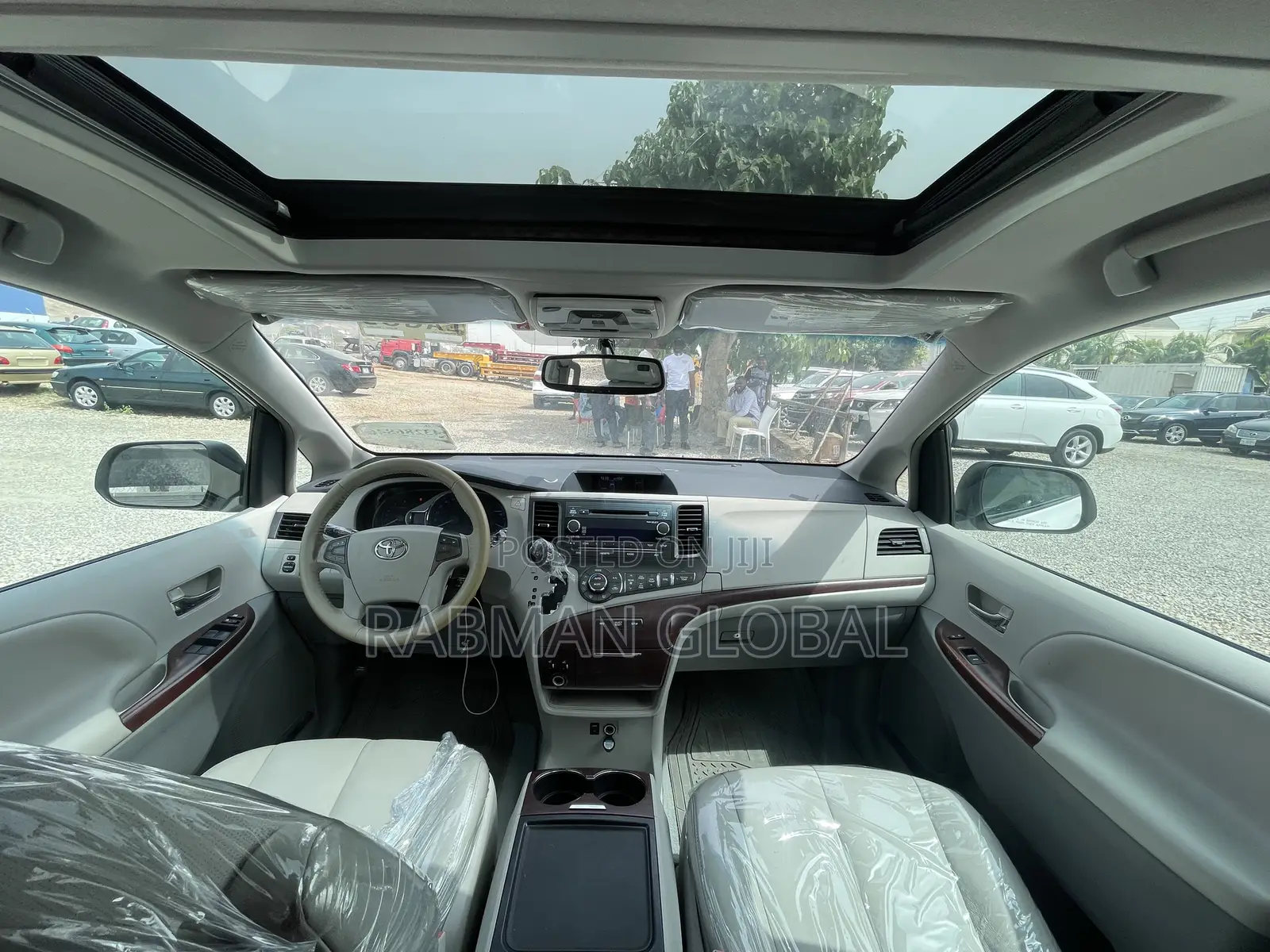 Toyota Sienna XLE 8 Passenger 2012 White