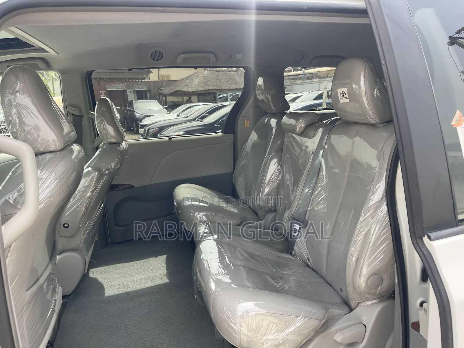 Toyota Sienna XLE 8 Passenger 2012 White