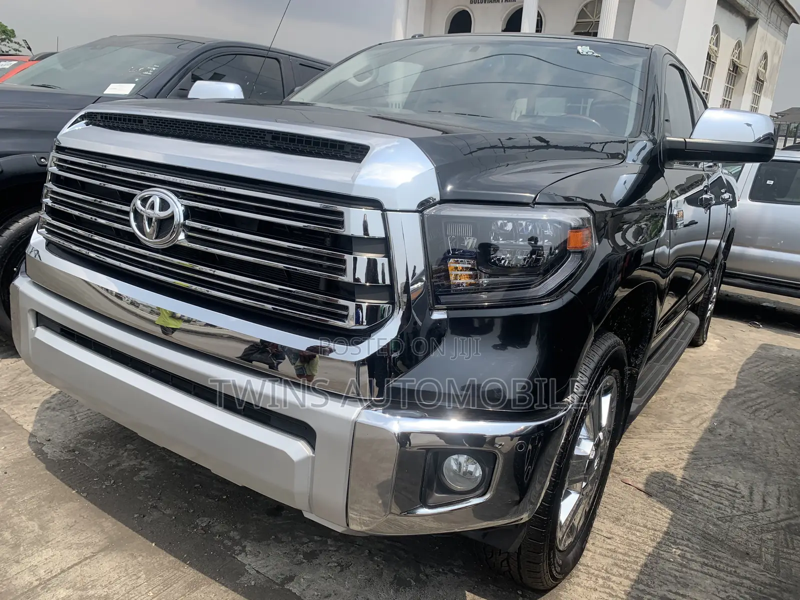 Toyota Tundra 1794 5.7L V8 4x4 CrewMax 5.6 ft. box 145.7 in. WB 2017