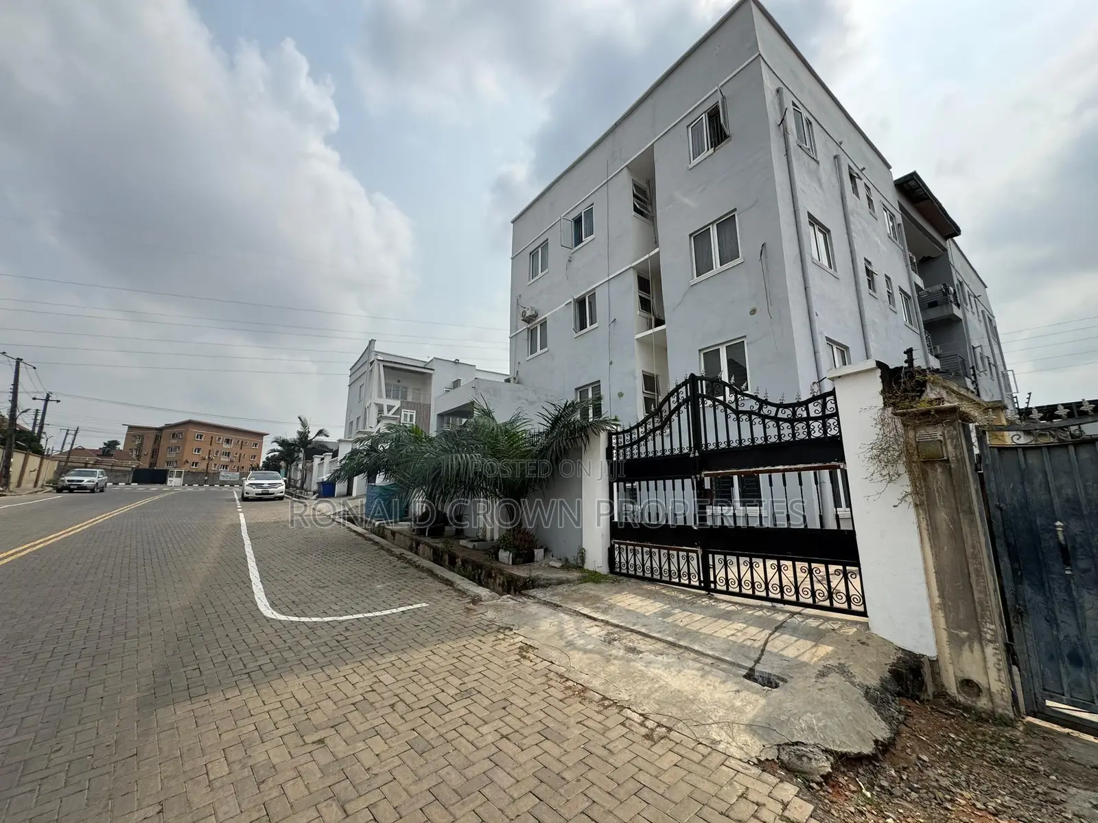 3bdrm Apartment in GRA Phase 1 for sale