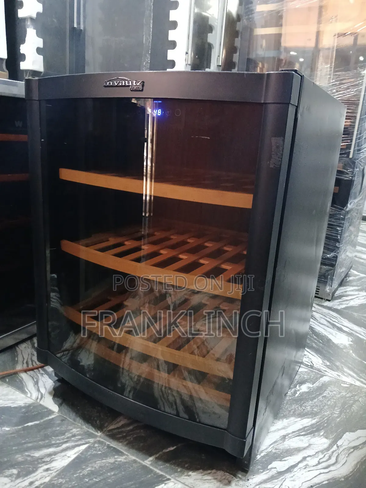 Vinvautz Built-in Wooden Shelf Wine Chiller
