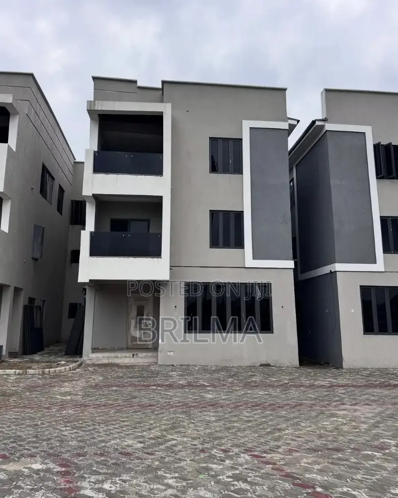 5bdrm Duplex in Kado for sale