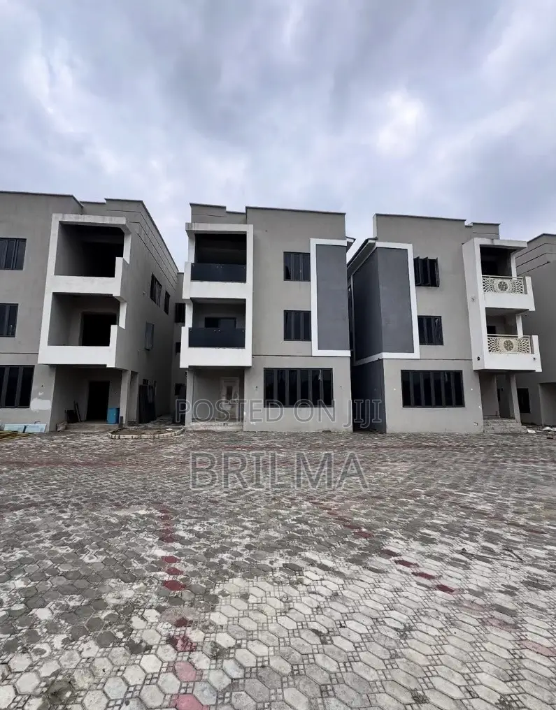 5bdrm Duplex in Kado for sale