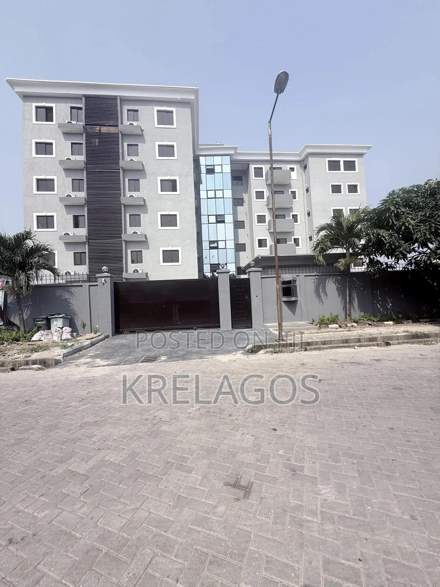 3bdrm Apartment in Lekki Phase 1 for rent