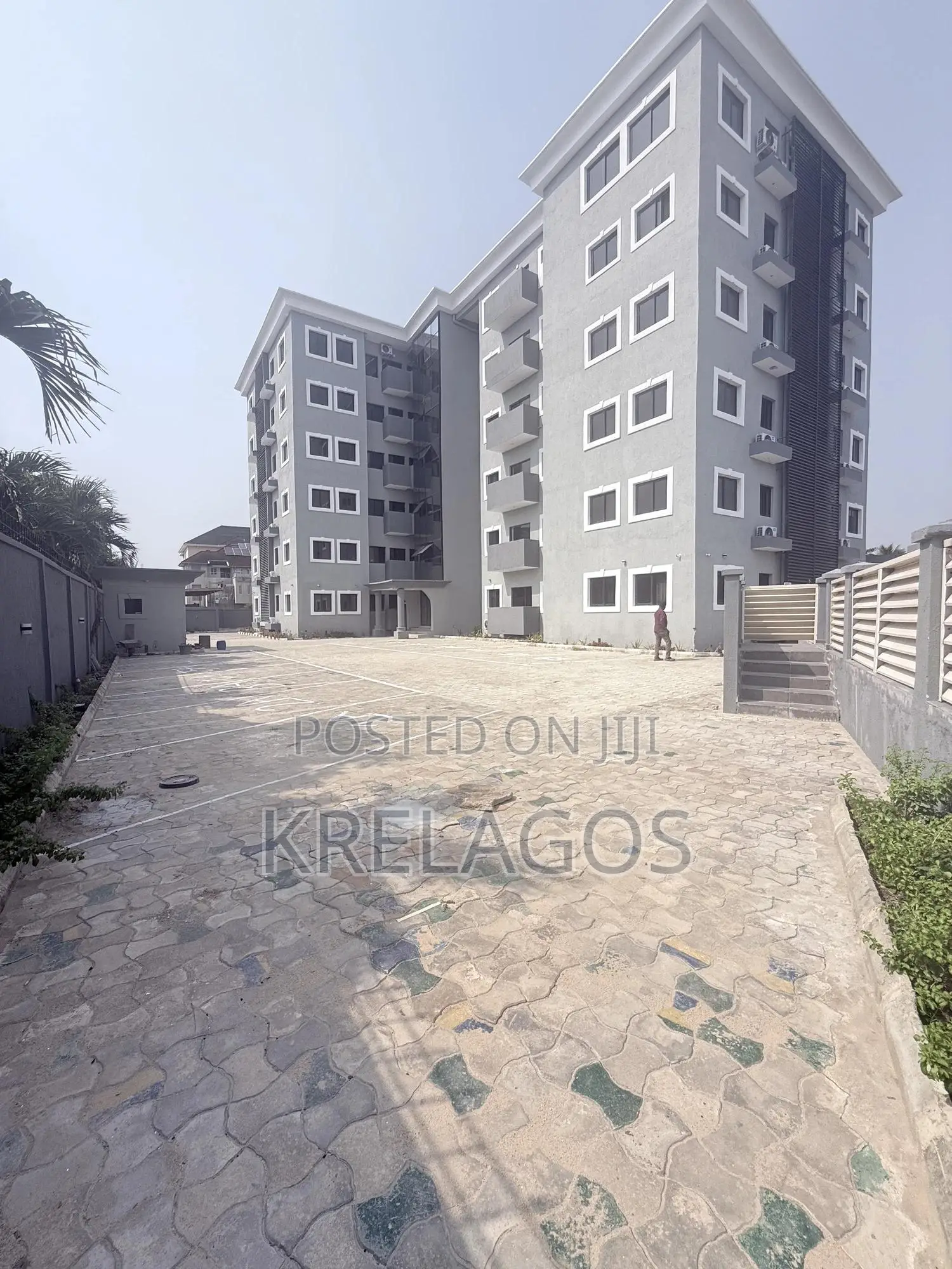 3bdrm Apartment in Lekki Phase 1 for rent