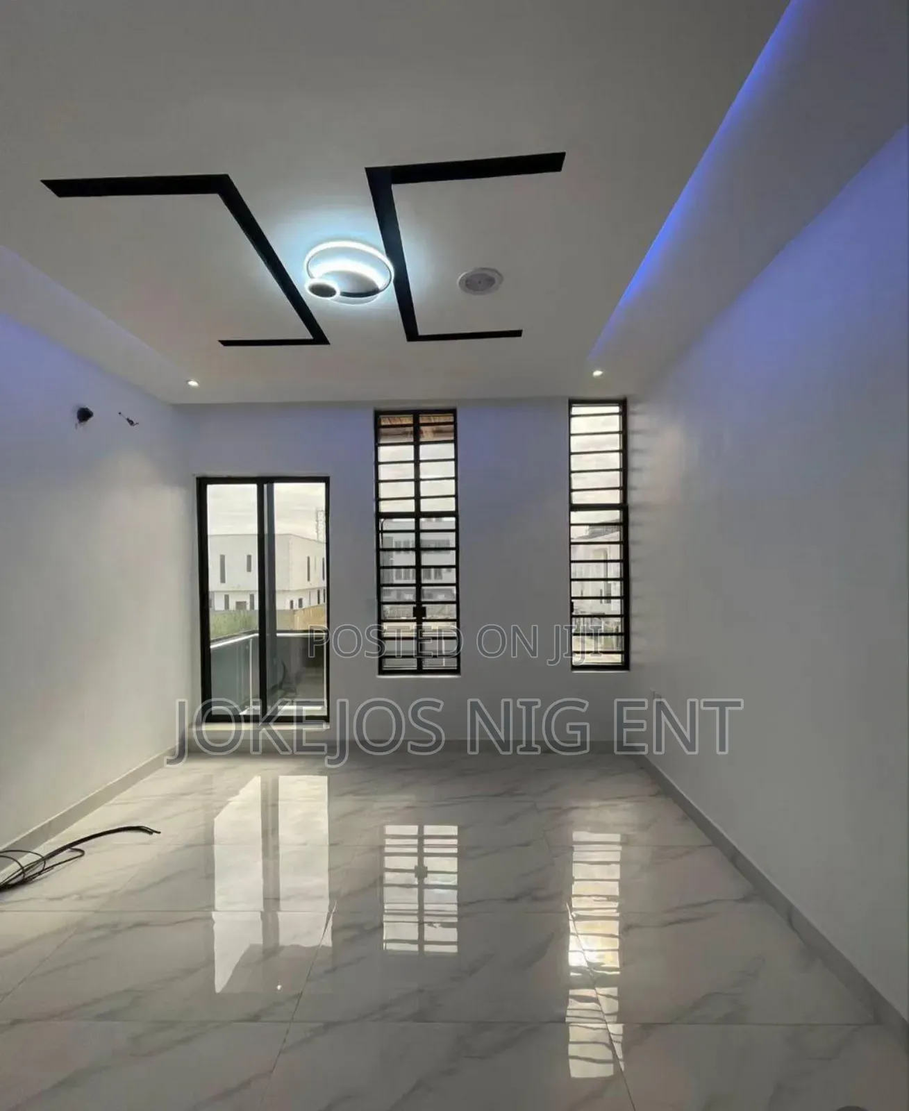 4bdrm Duplex in Chevron Drive for sale