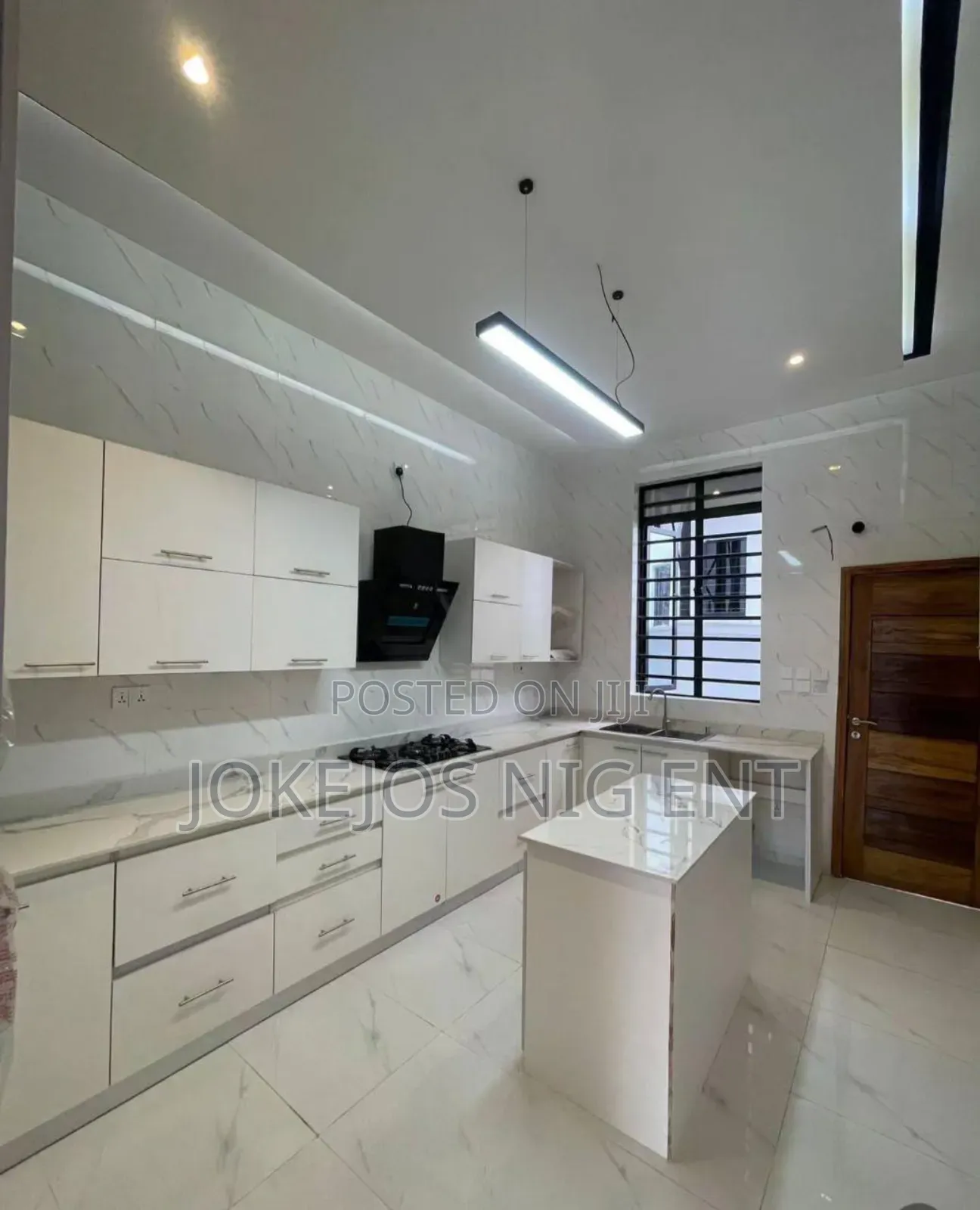 4bdrm Duplex in Chevron Drive for sale