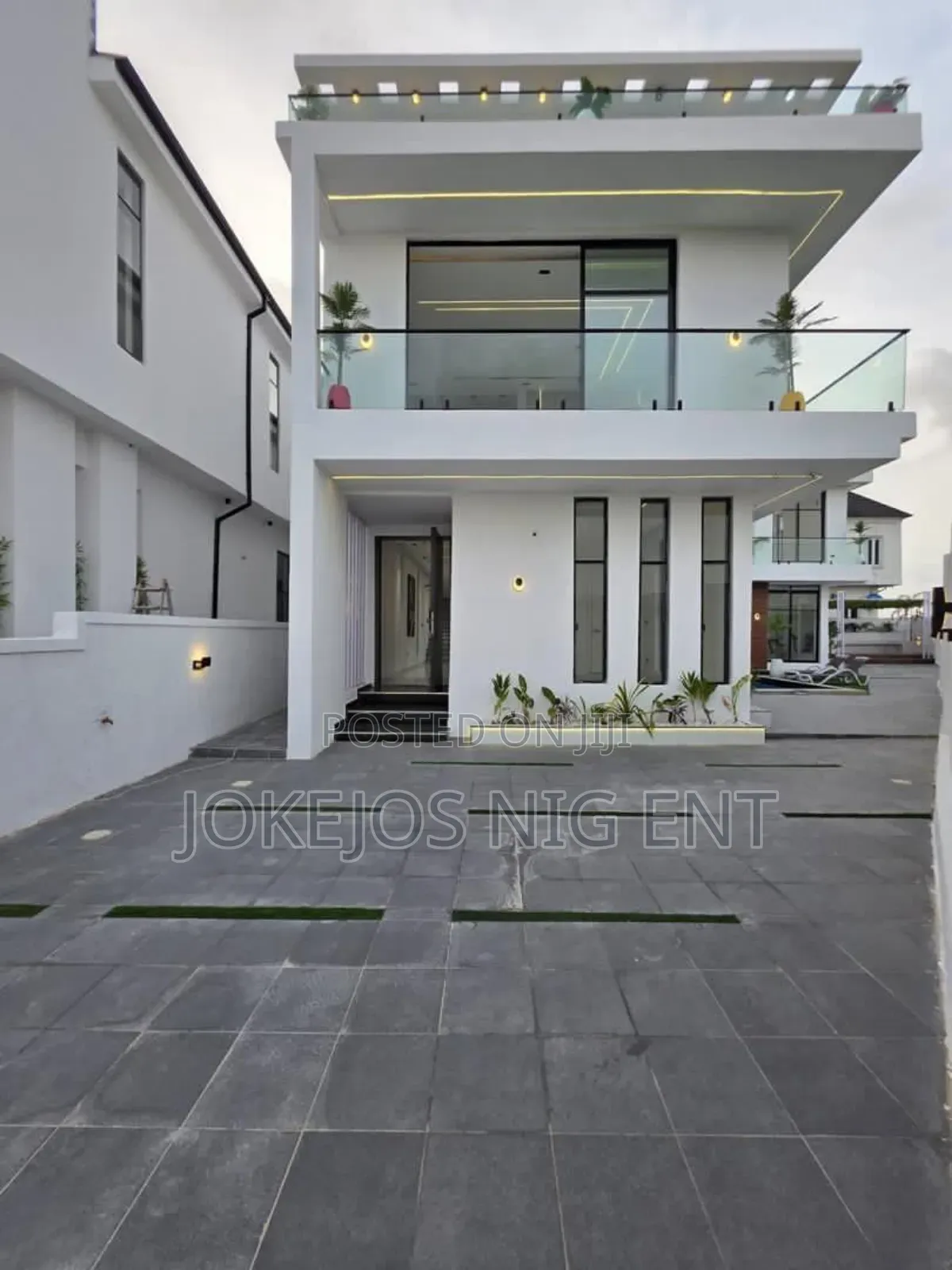 5bdrm Duplex in Chevron Drive Lekki for sale