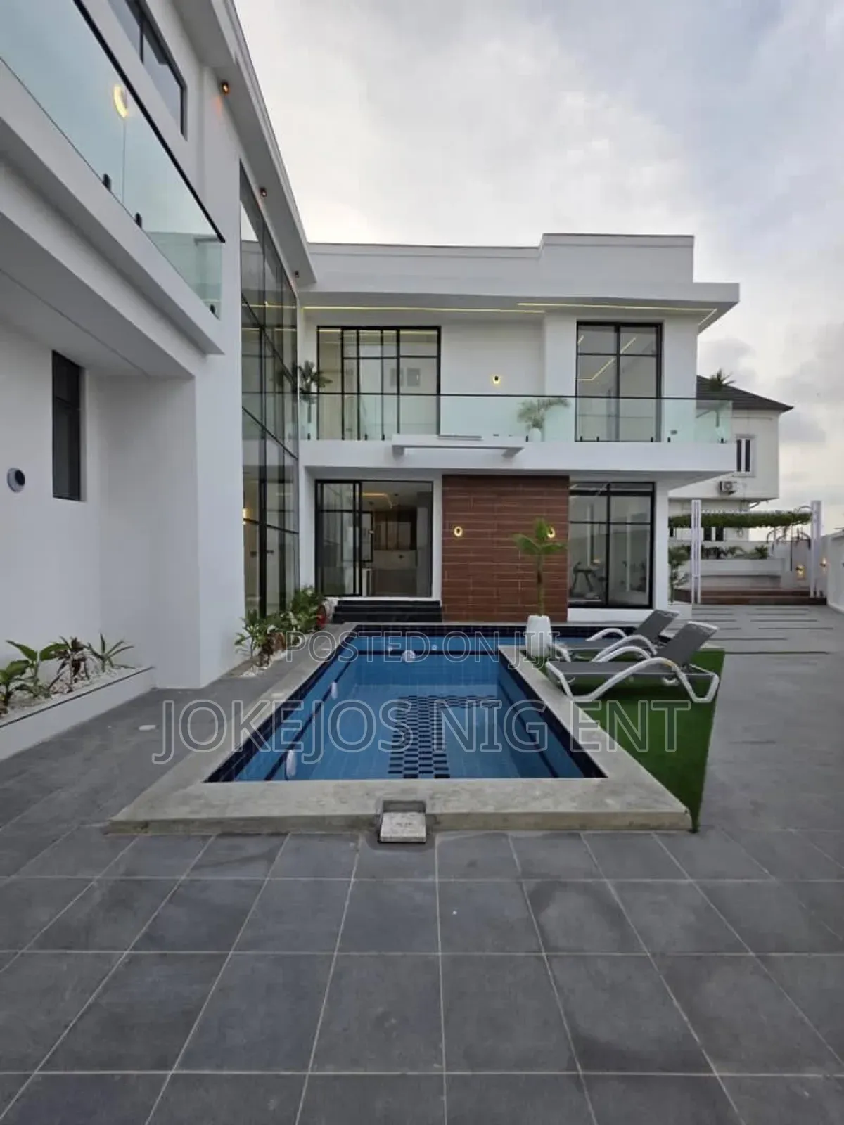 5bdrm Duplex in Chevron Drive Lekki for sale