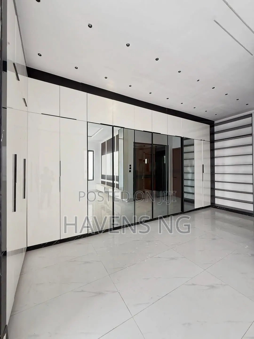 5bdrm Duplex in Sangotedo for sale