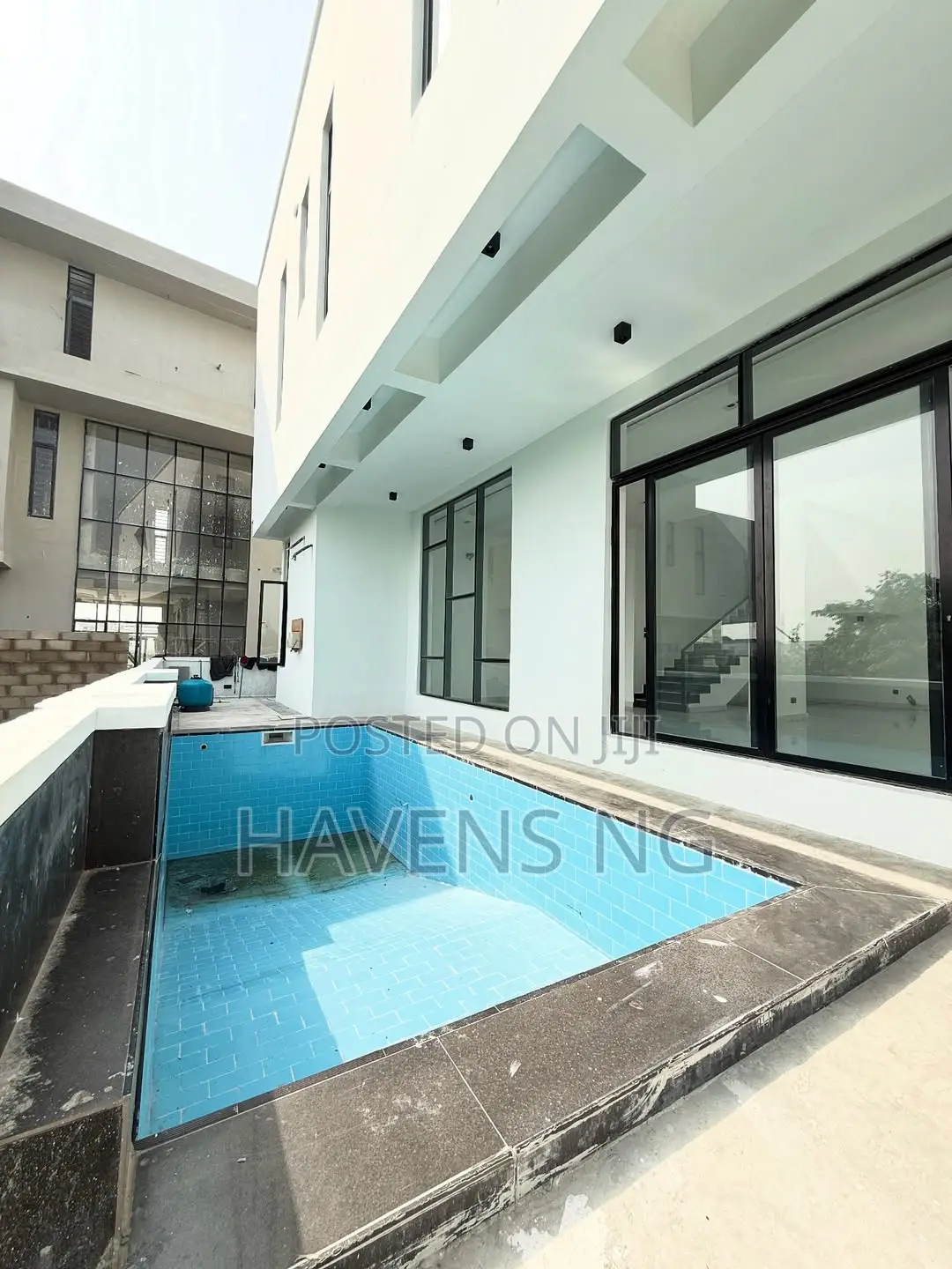 5bdrm Duplex in Ikota for sale