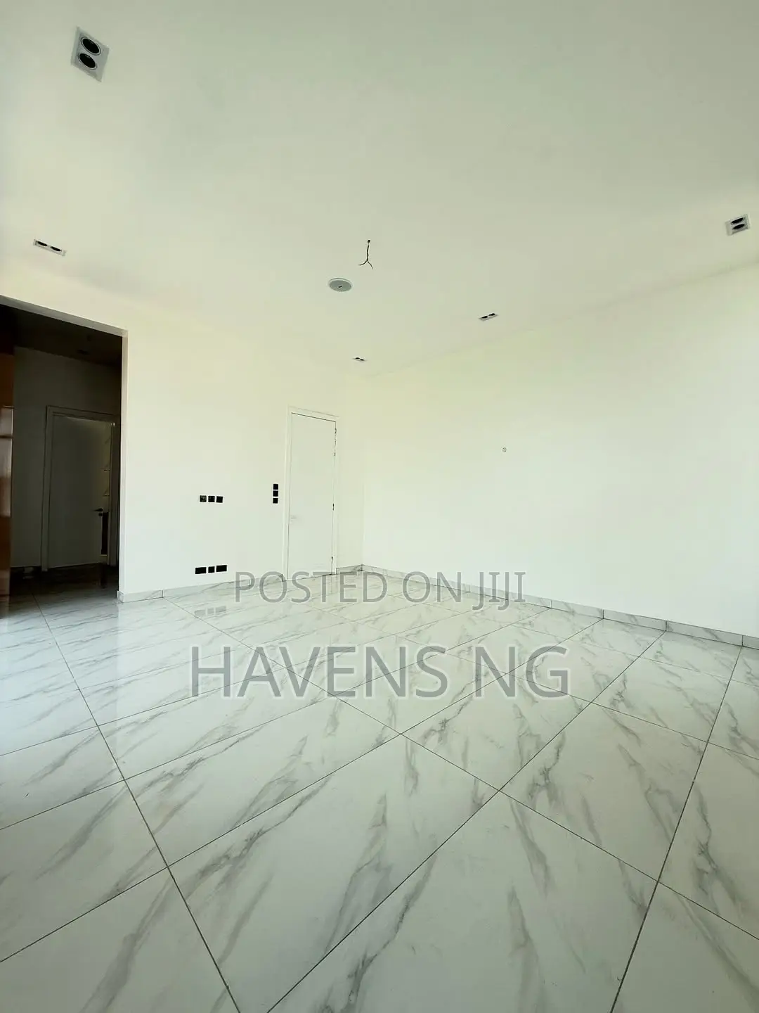 5bdrm Duplex in Ikota for sale